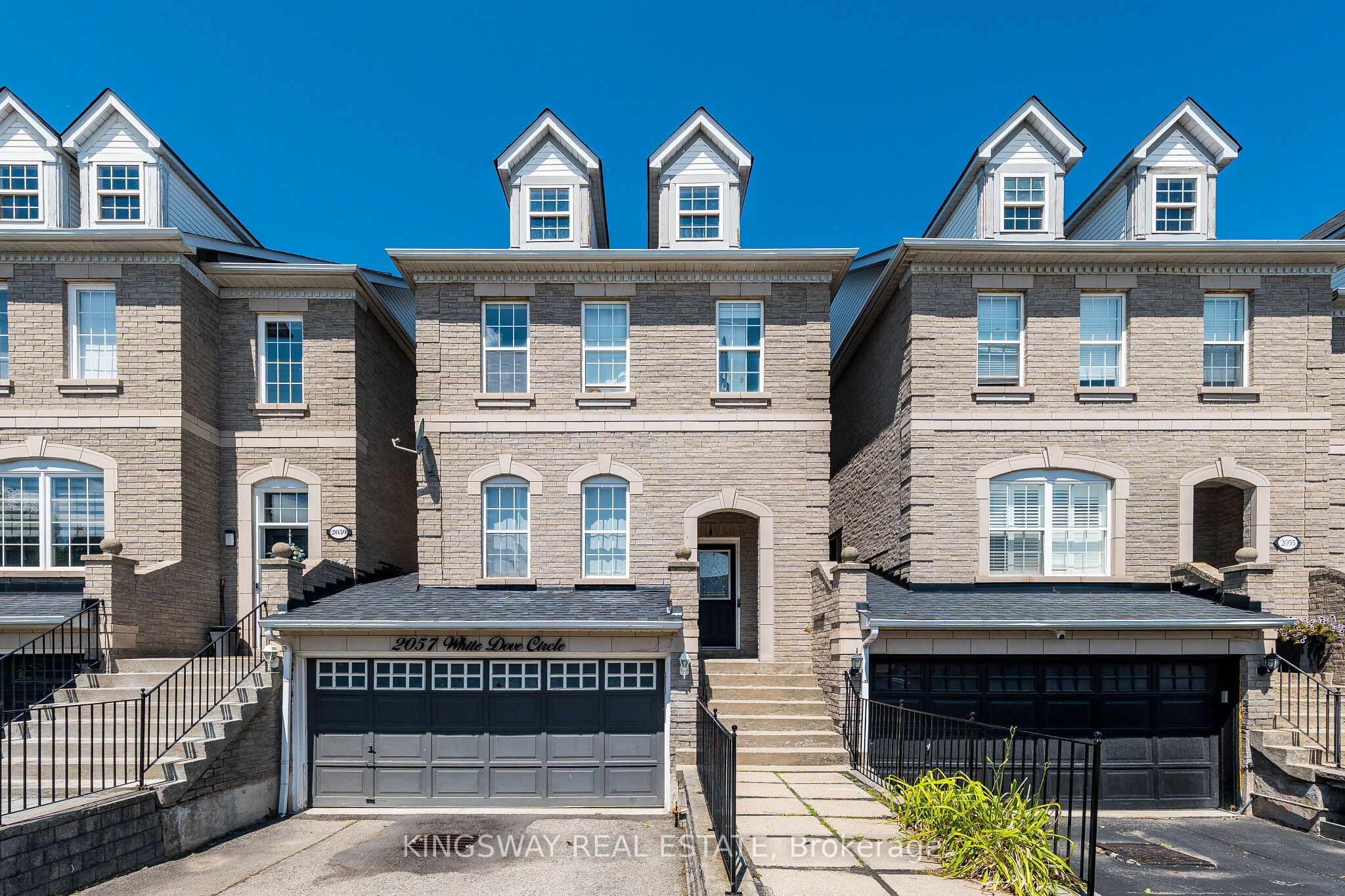 2057 White Dove Circle, Oakville, ON L6M 3R7 photo 2