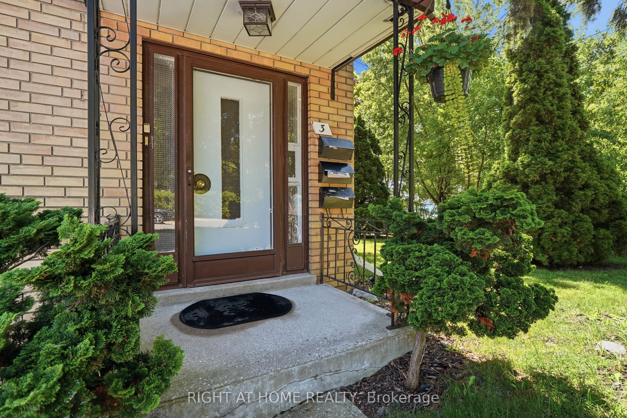 3 Carlis Place, Mississauga, ON L5G 1A8 photo 5