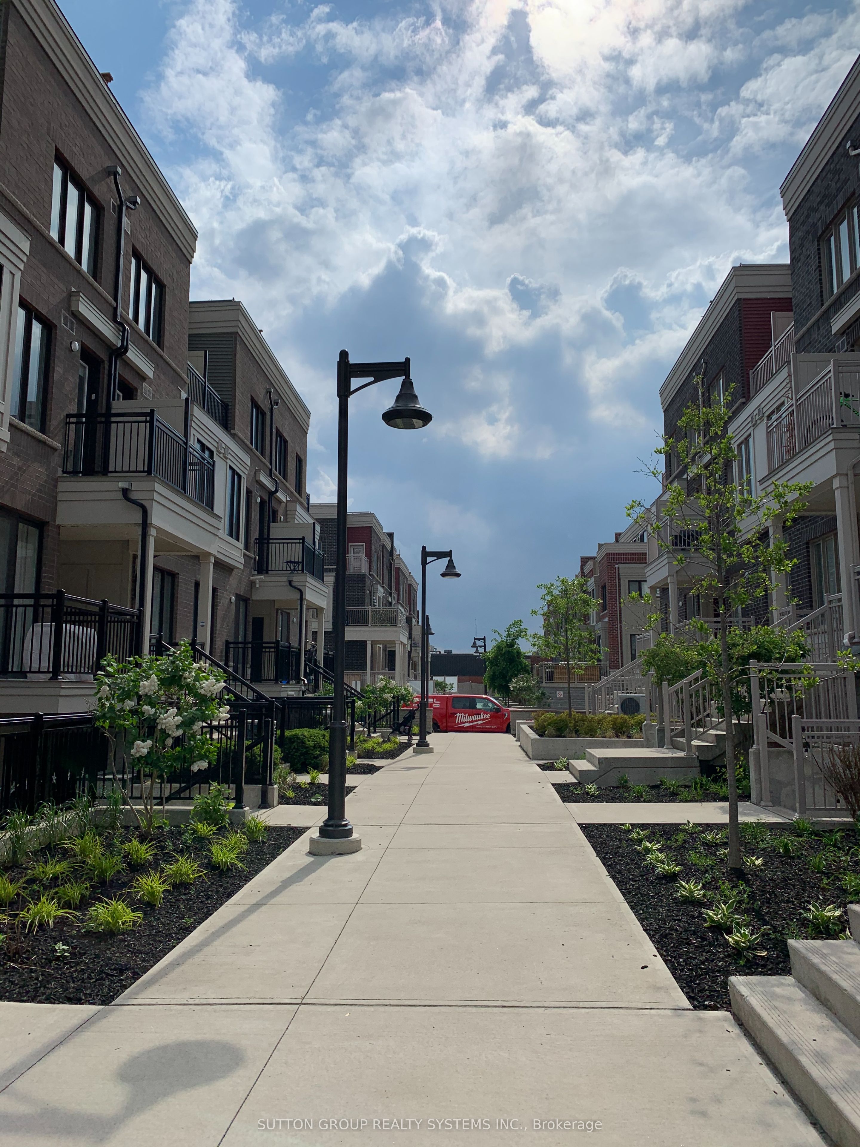 90 Eastwood Park Gardens 10, Toronto, ON M8W 0B2