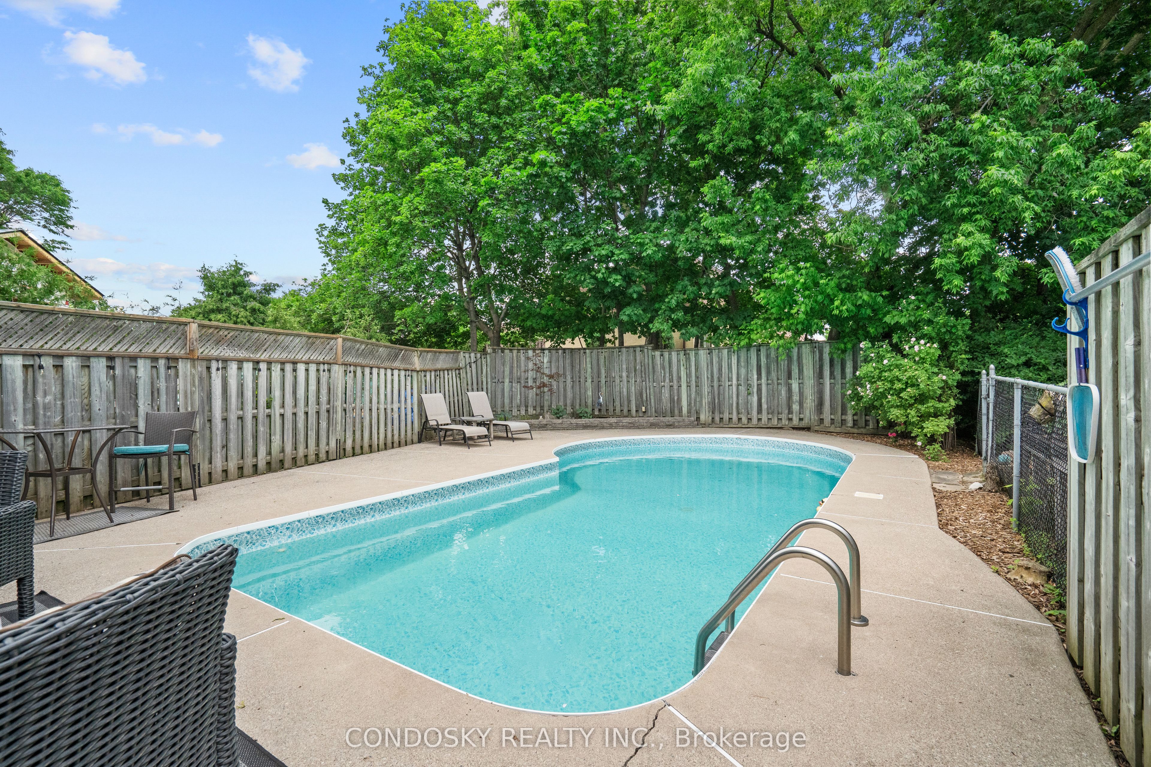 15 Gibbons Place, Halton Hills, ON L7G 1M2 photo 2