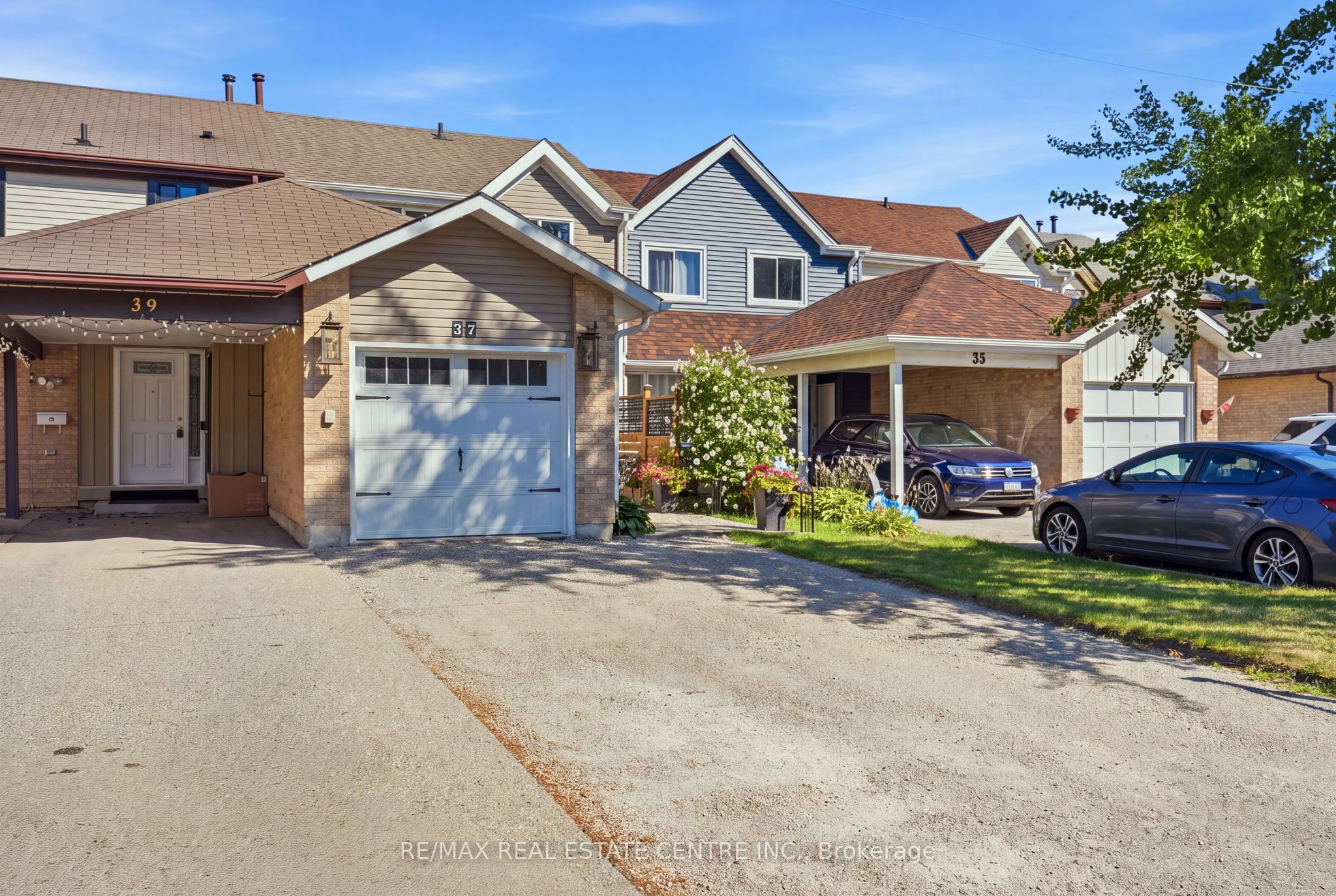 37 Rushmore Crescent, Brampton, ON L6Z 1R1 photo 2