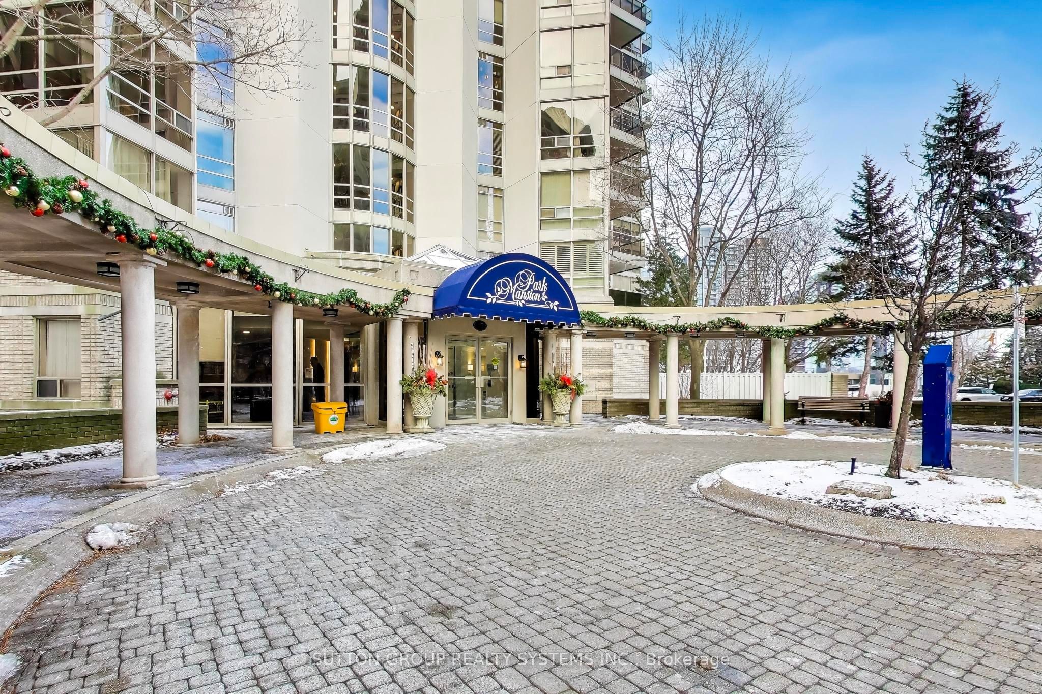 45 Kingsbridge Garden Circle N 3307, Mississauga, ON L5R 3K4 photo 2