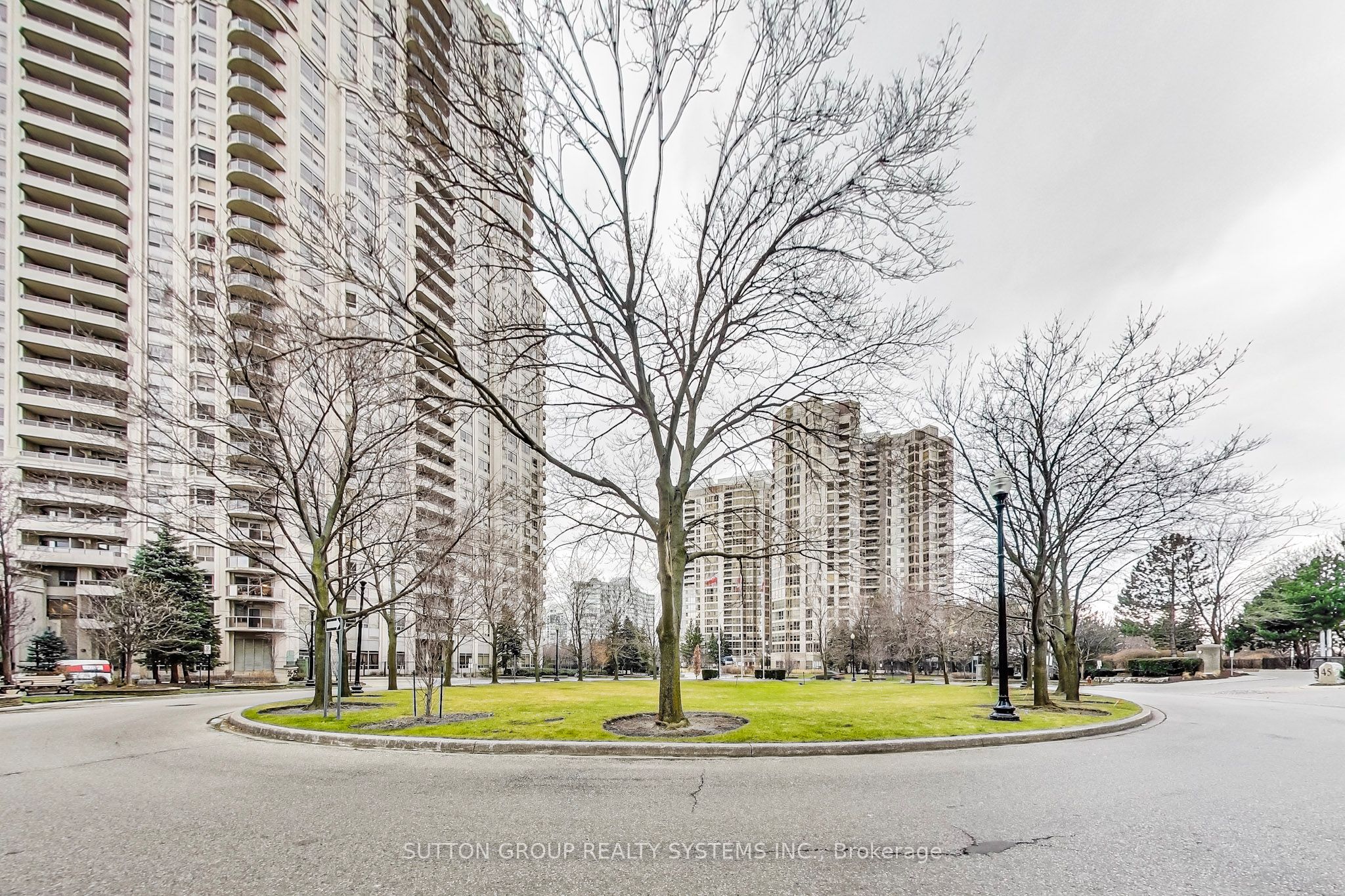 45 Kingsbridge Garden Circle N 3307, Mississauga, ON L5R 3K4 photo 3