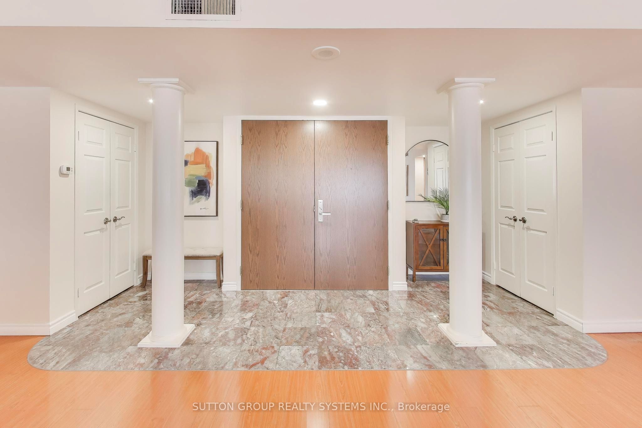 45 Kingsbridge Garden Circle N 3307, Mississauga, ON L5R 3K4 photo 4