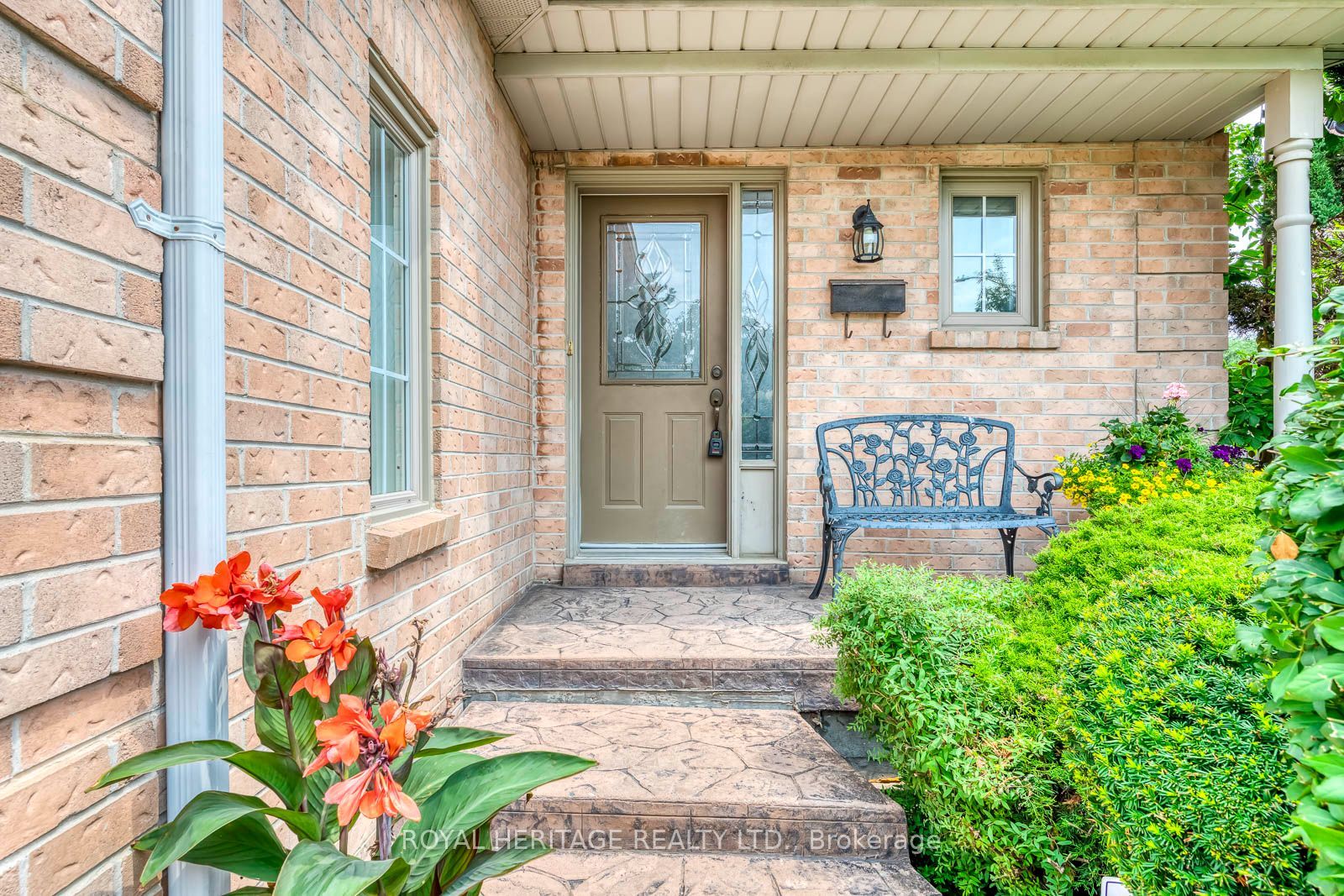 1451 Ravensmoor Crescent, Mississauga, ON L5M 3L4 photo 3