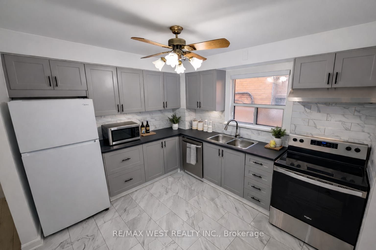 108 Kirknewton Road 2, Toronto, ON M6E 3Y2 photo 2