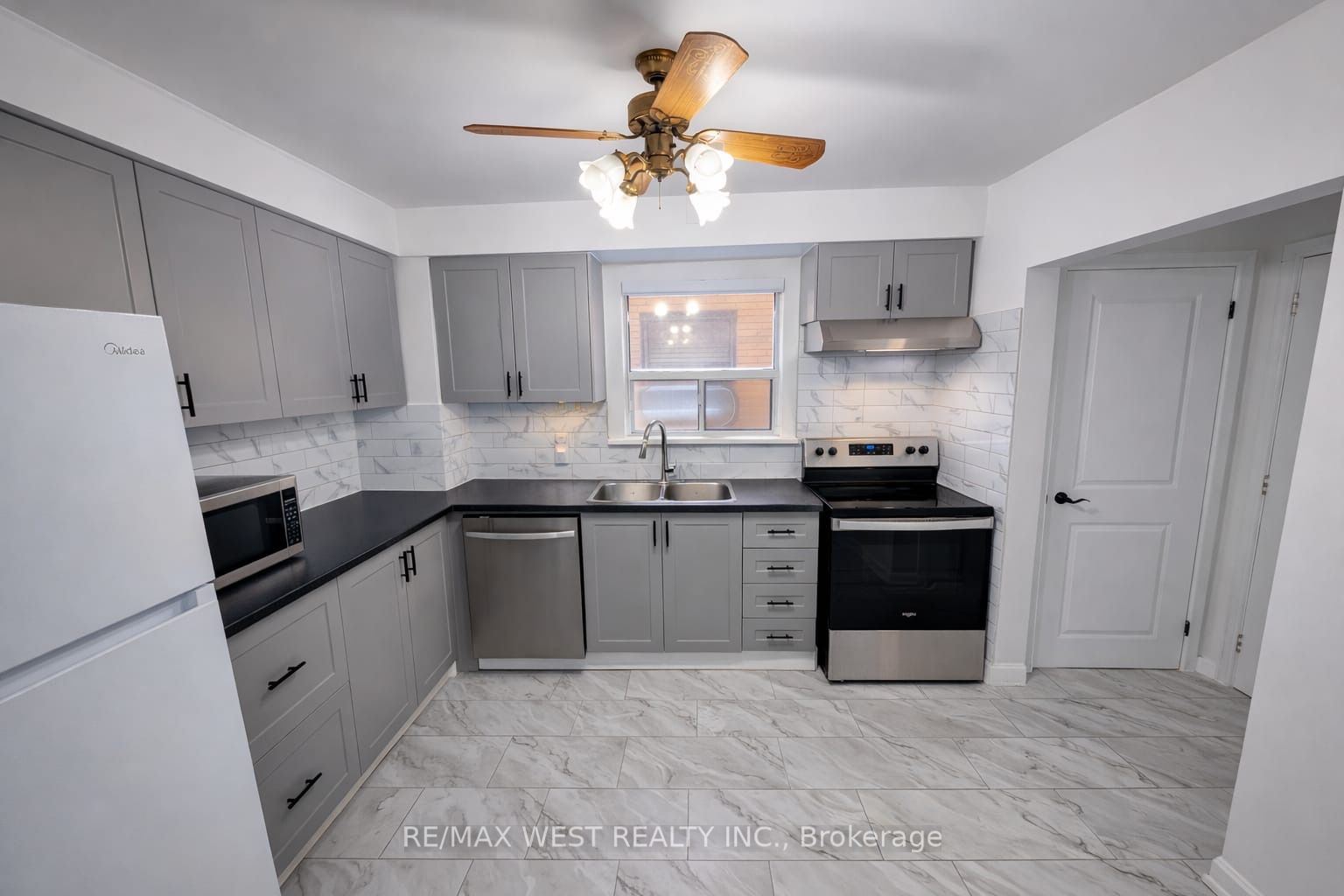108 Kirknewton Road 2, Toronto, ON M6E 3Y2 photo 3