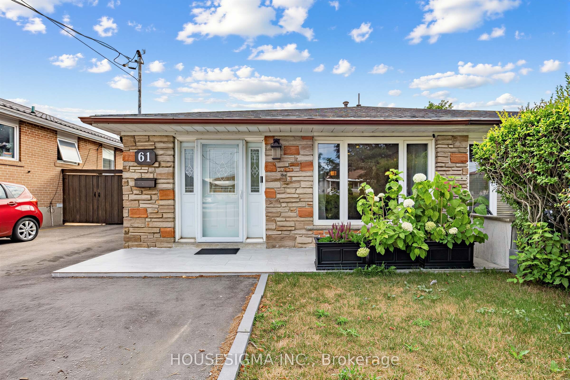 61 Ruthmar Crescent, Toronto, ON M3N 2C6 photo 2