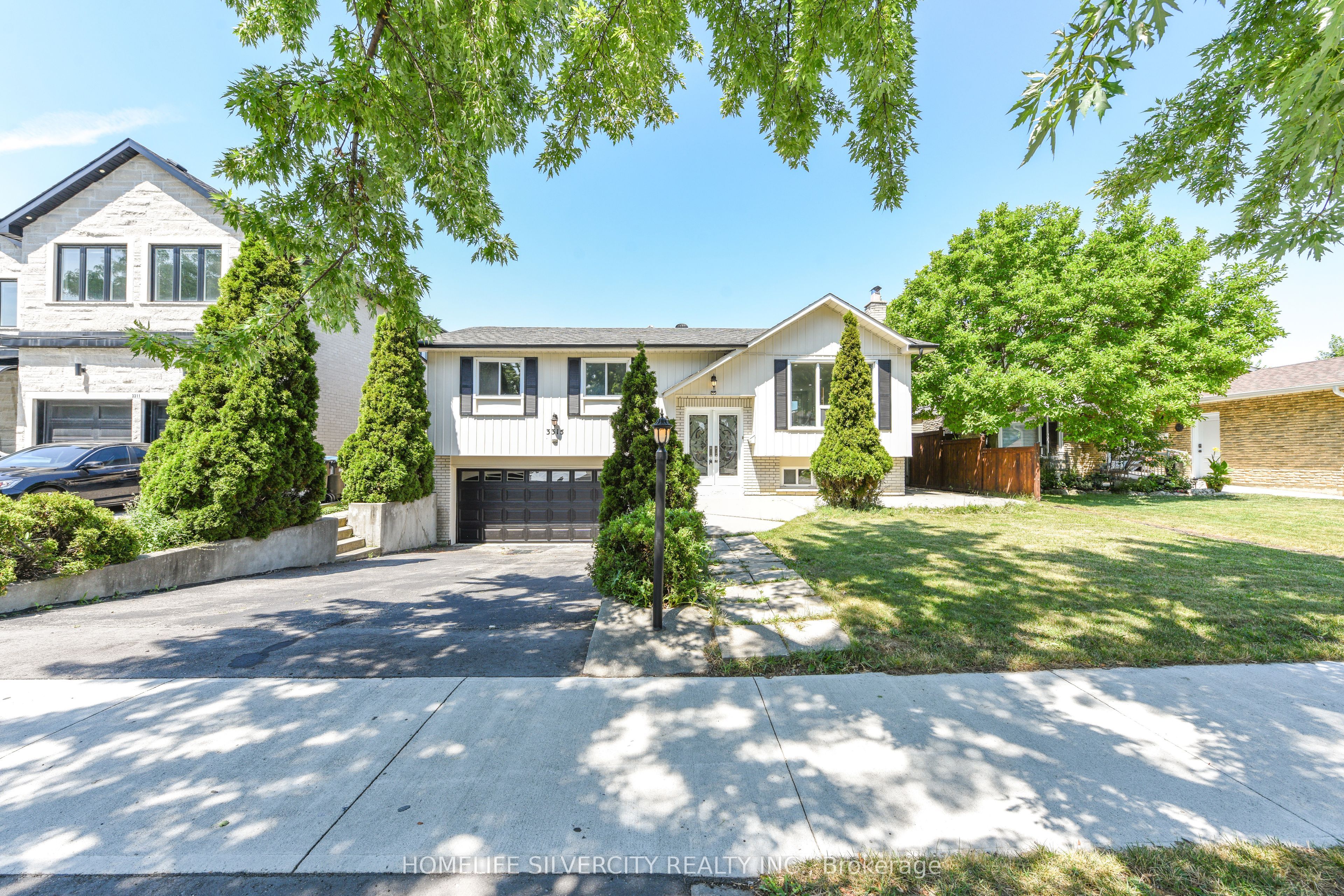 3315 Dwiggin Avenue, Mississauga, ON L4T 3J3