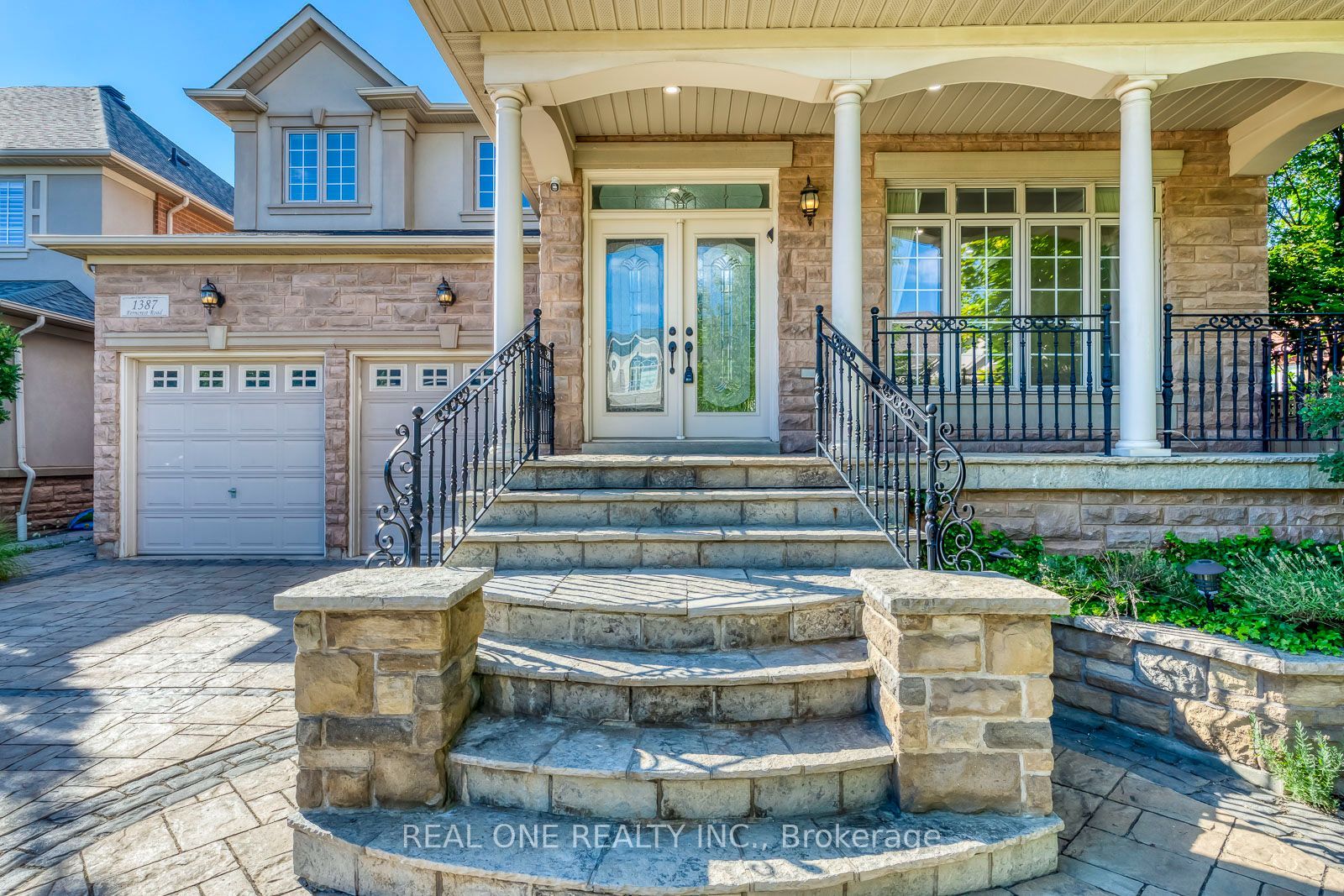 1387 Ferncrest Road, Oakville, ON L6H 7W2 photo 2