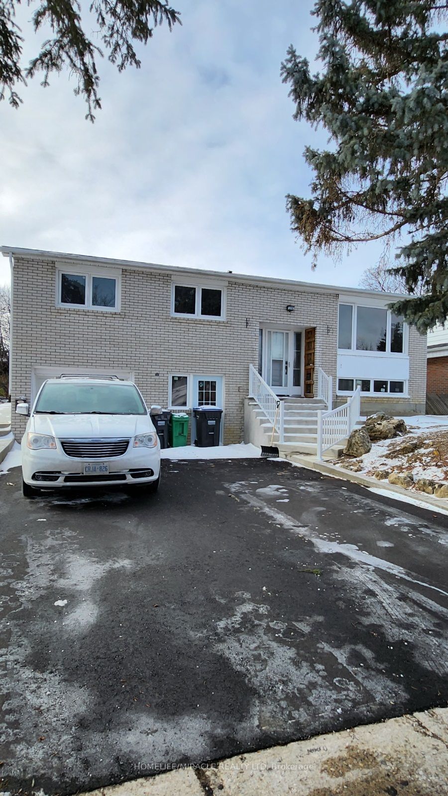219 Mcmurchy Avenue Main, Brampton, ON L6Y 1Z2