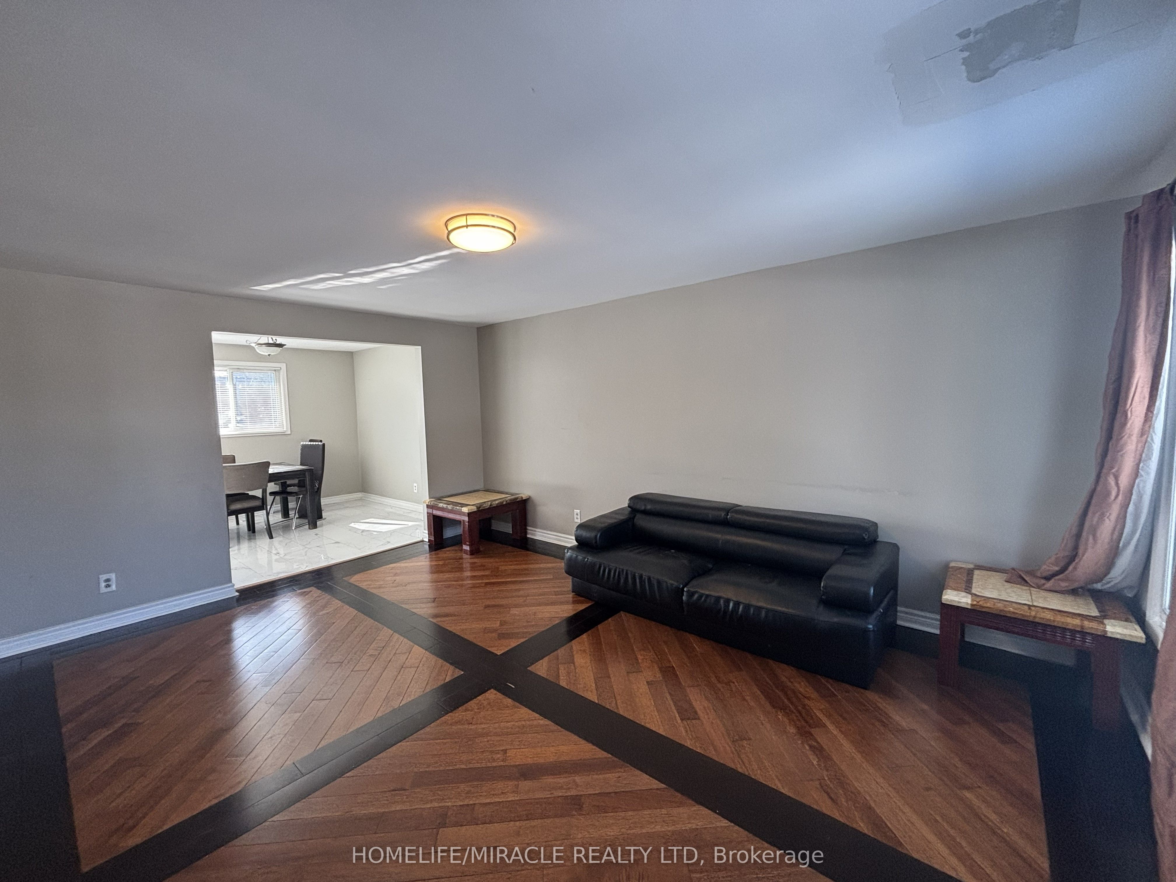 219 Mcmurchy Avenue Main, Brampton, ON L6Y 1Z2 photo 5