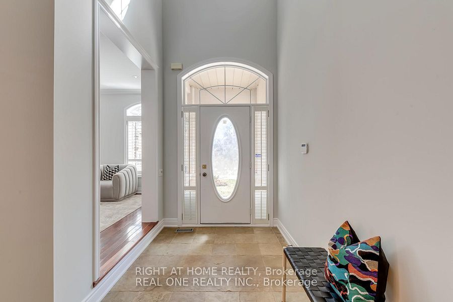 96 Spring Azure Crescent, Oakville, ON L6L 6V8 photo 4