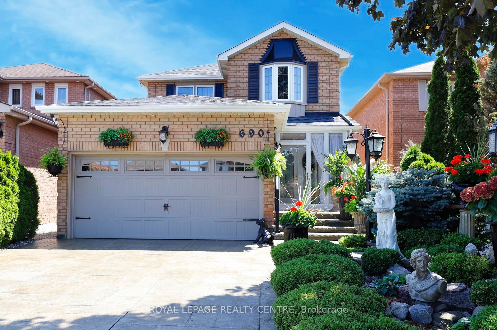 690 Ashprior Avenue, Mississauga, ON L5R 3N8 photo 2