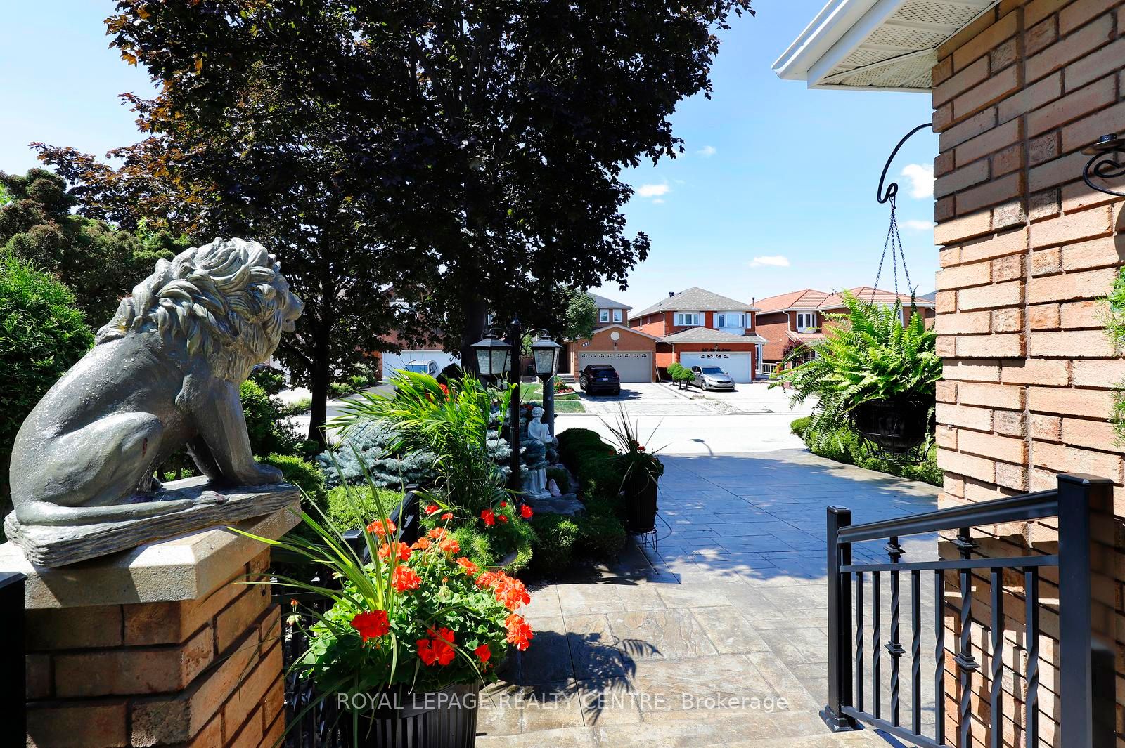 690 Ashprior Avenue, Mississauga, ON L5R 3N8 photo 5