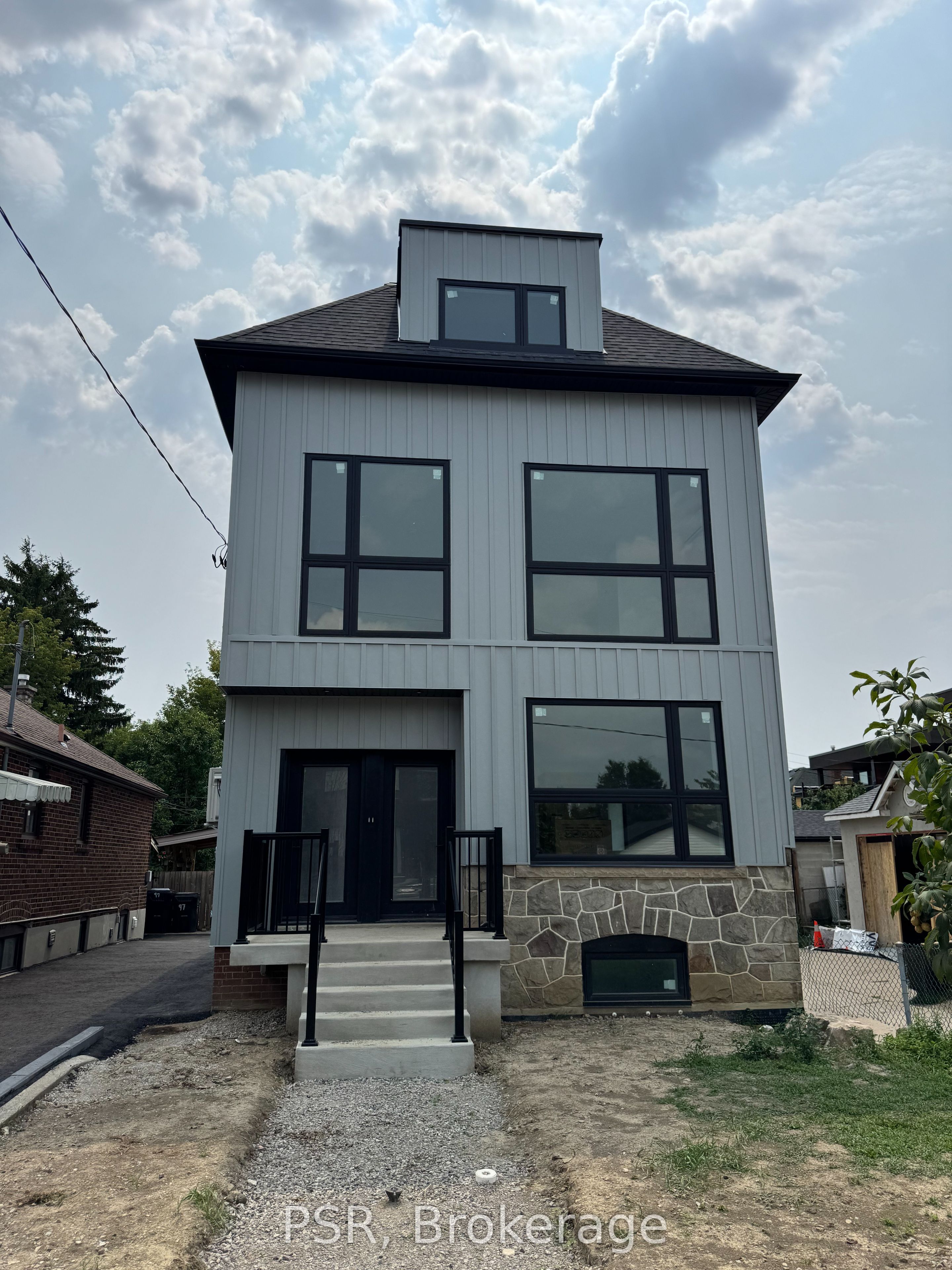 99 Ypres Road Main, Toronto, ON M6M 3X2