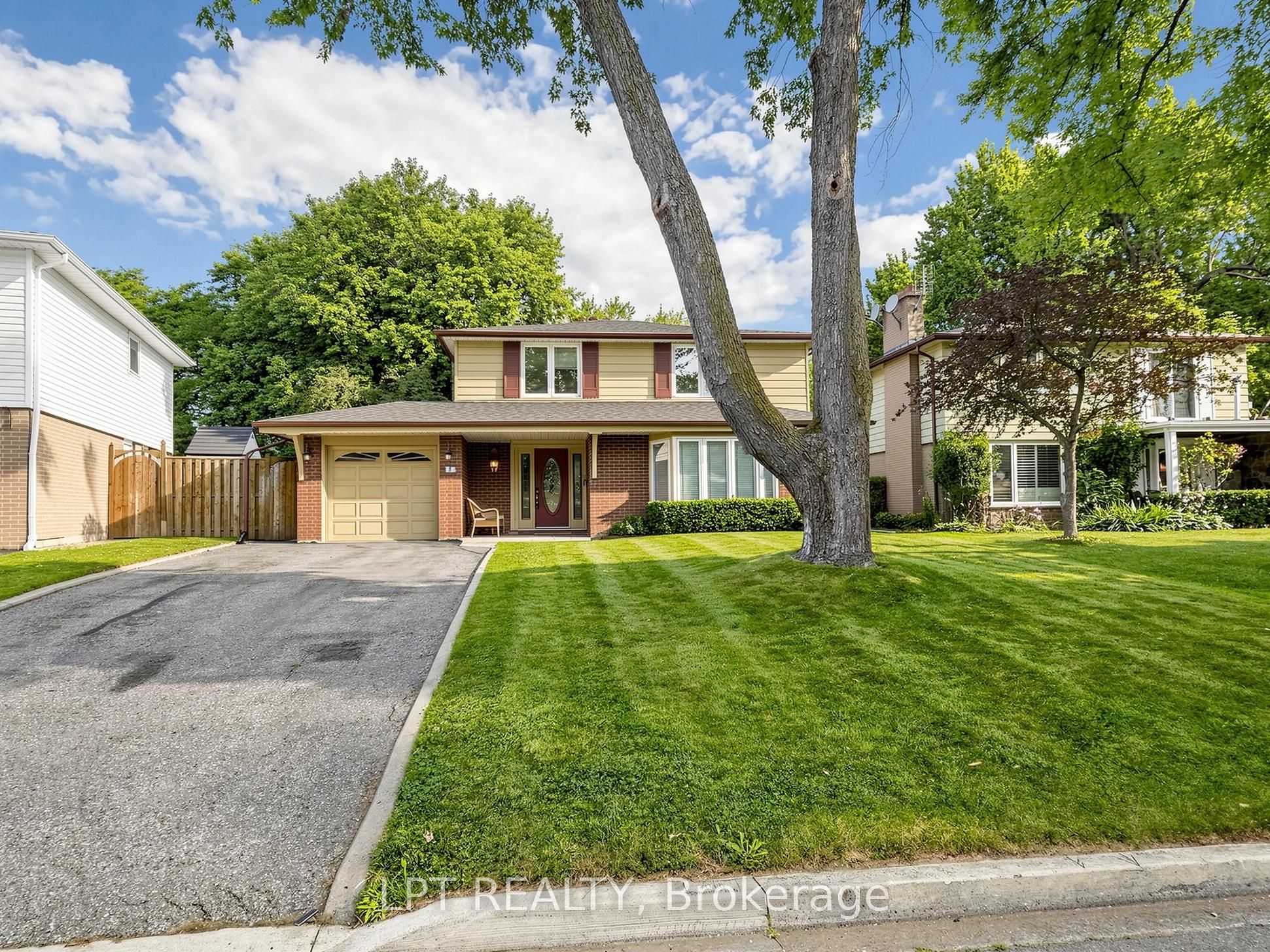 70 Roberts Crescent, Brampton, ON L6W 1G8