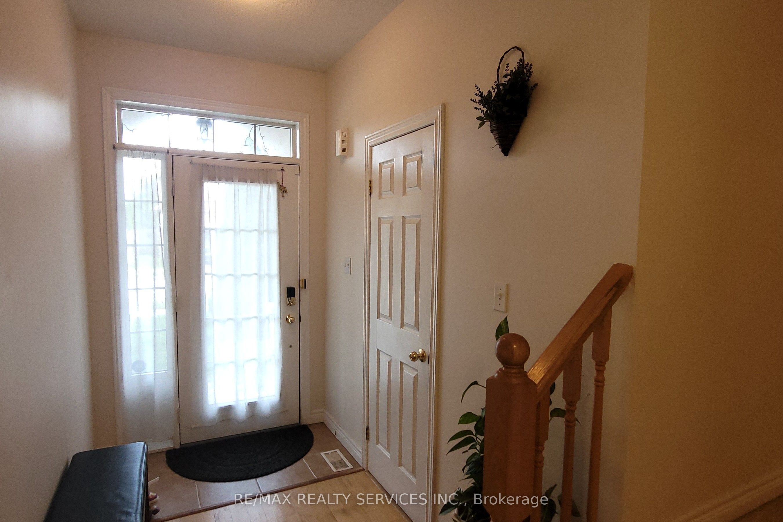 2077 Tovell Drive, Oakville, ON L6M 0C5 photo 2