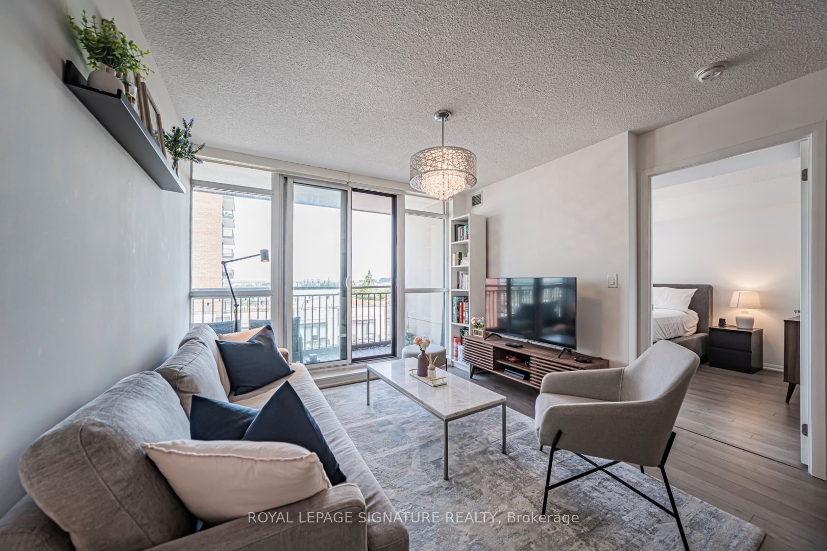 830 Lawrence Avenue W 1017, Toronto, ON M6A 0B6 photo 2