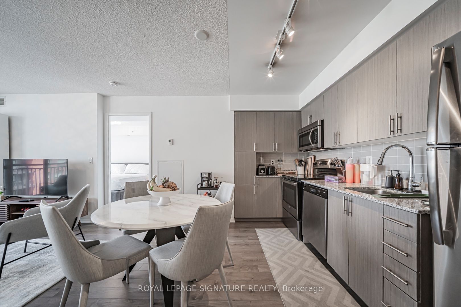 830 Lawrence Avenue W 1017, Toronto, ON M6A 0B6 photo 3
