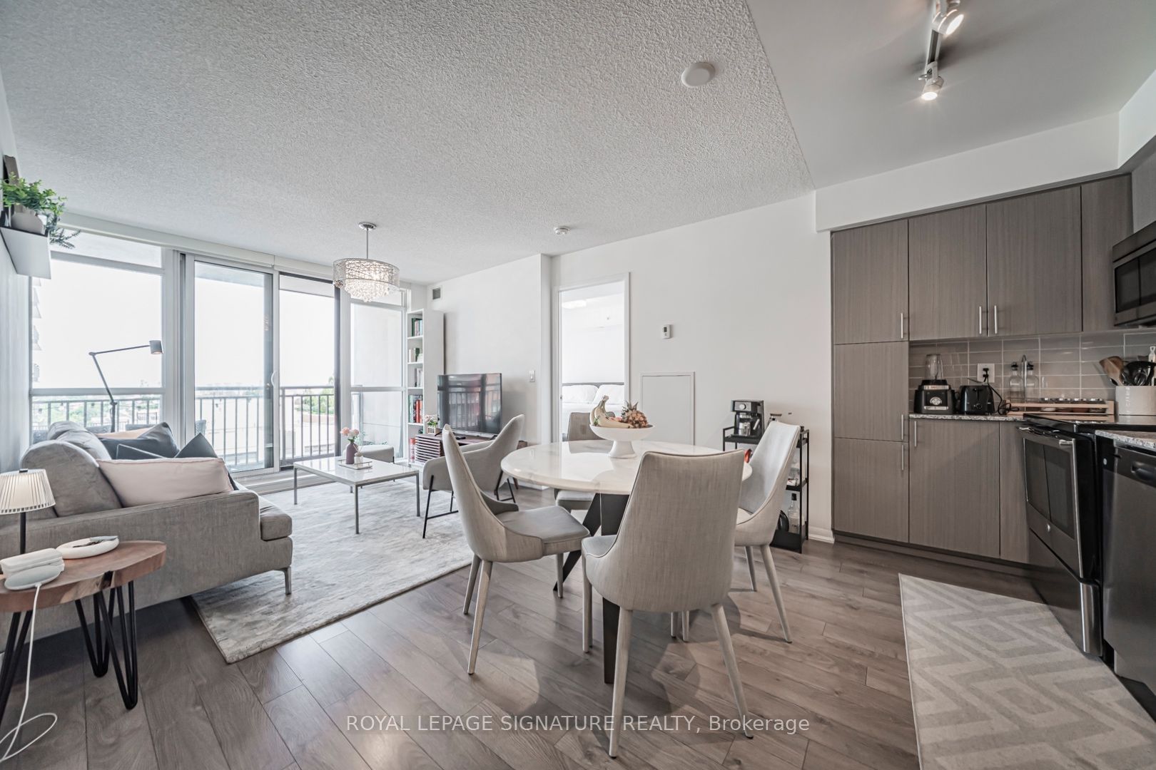 830 Lawrence Avenue W 1017, Toronto, ON M6A 0B6 photo 4