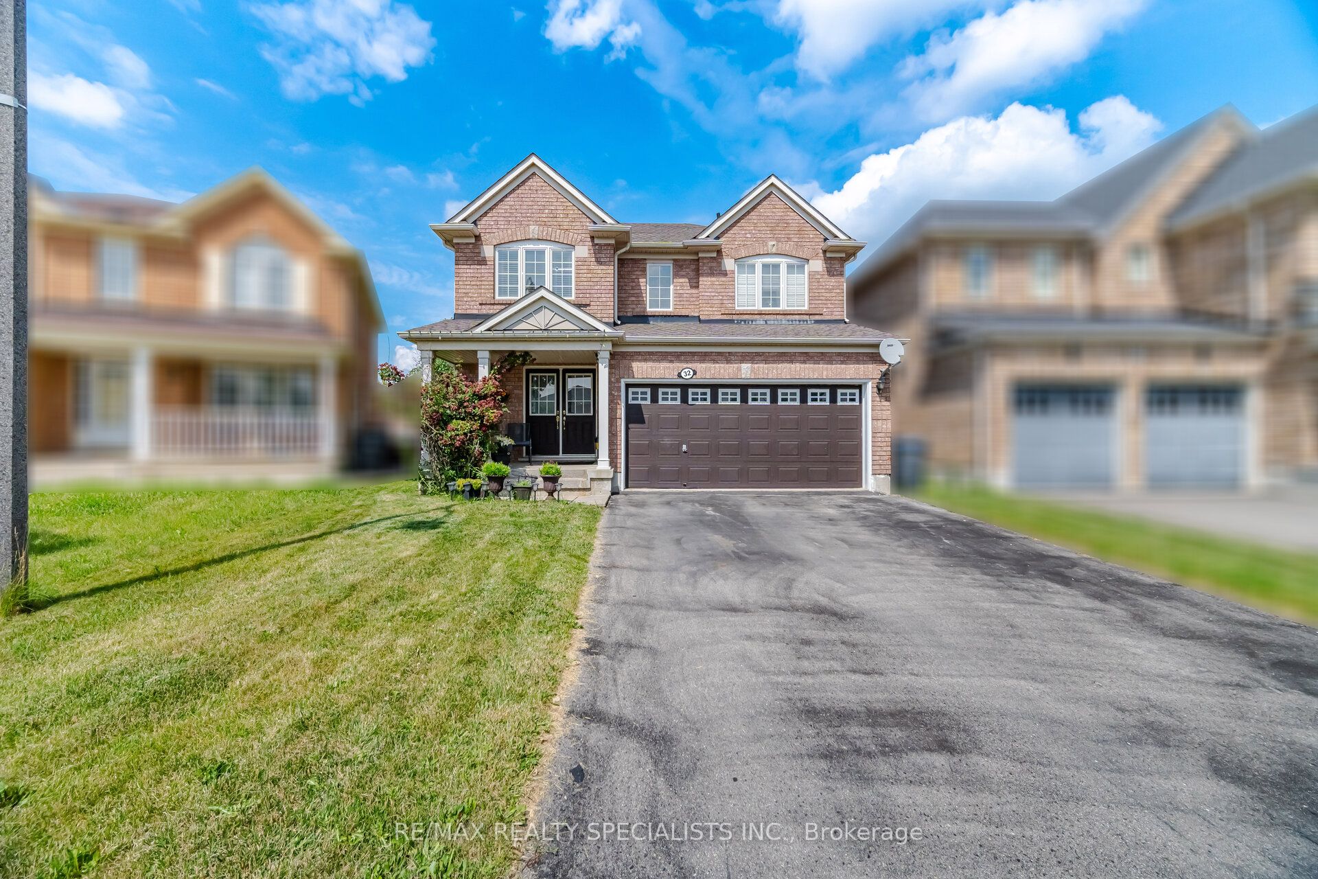 32 Magnificent Court, Brampton, ON L6P 2T2 photo 2