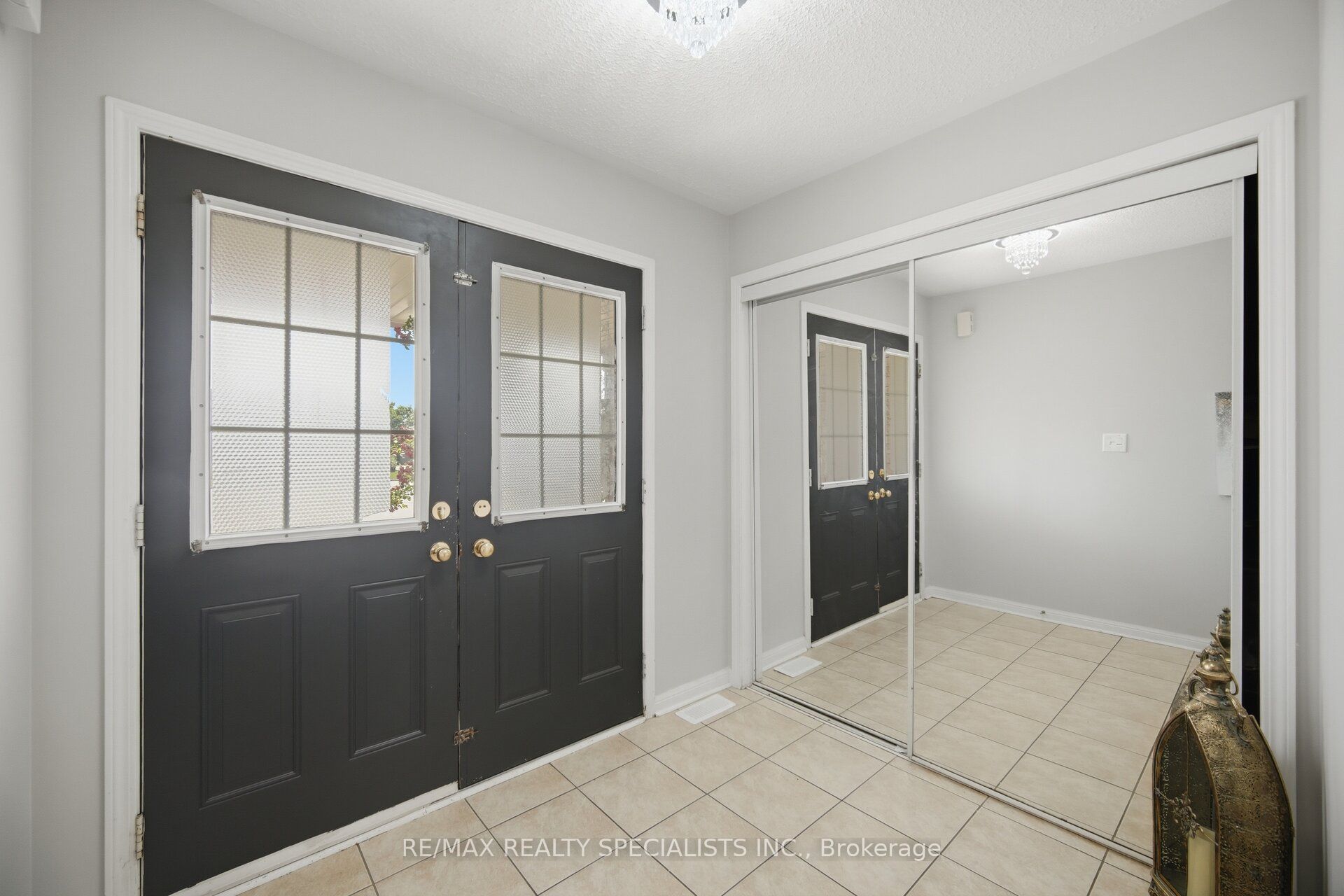 32 Magnificent Court, Brampton, ON L6P 2T2 photo 4