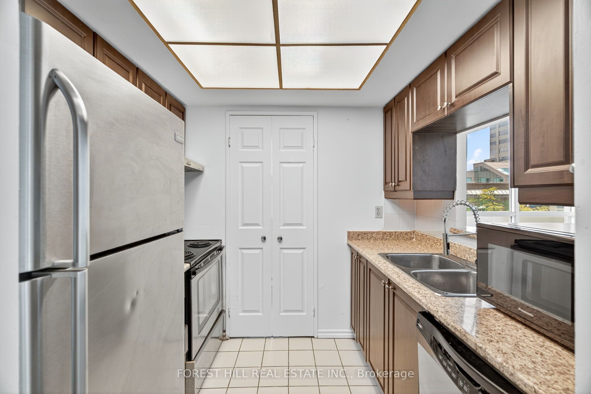 285 Enfield Place 210, Mississauga, ON L5B 3Y6 photo 5