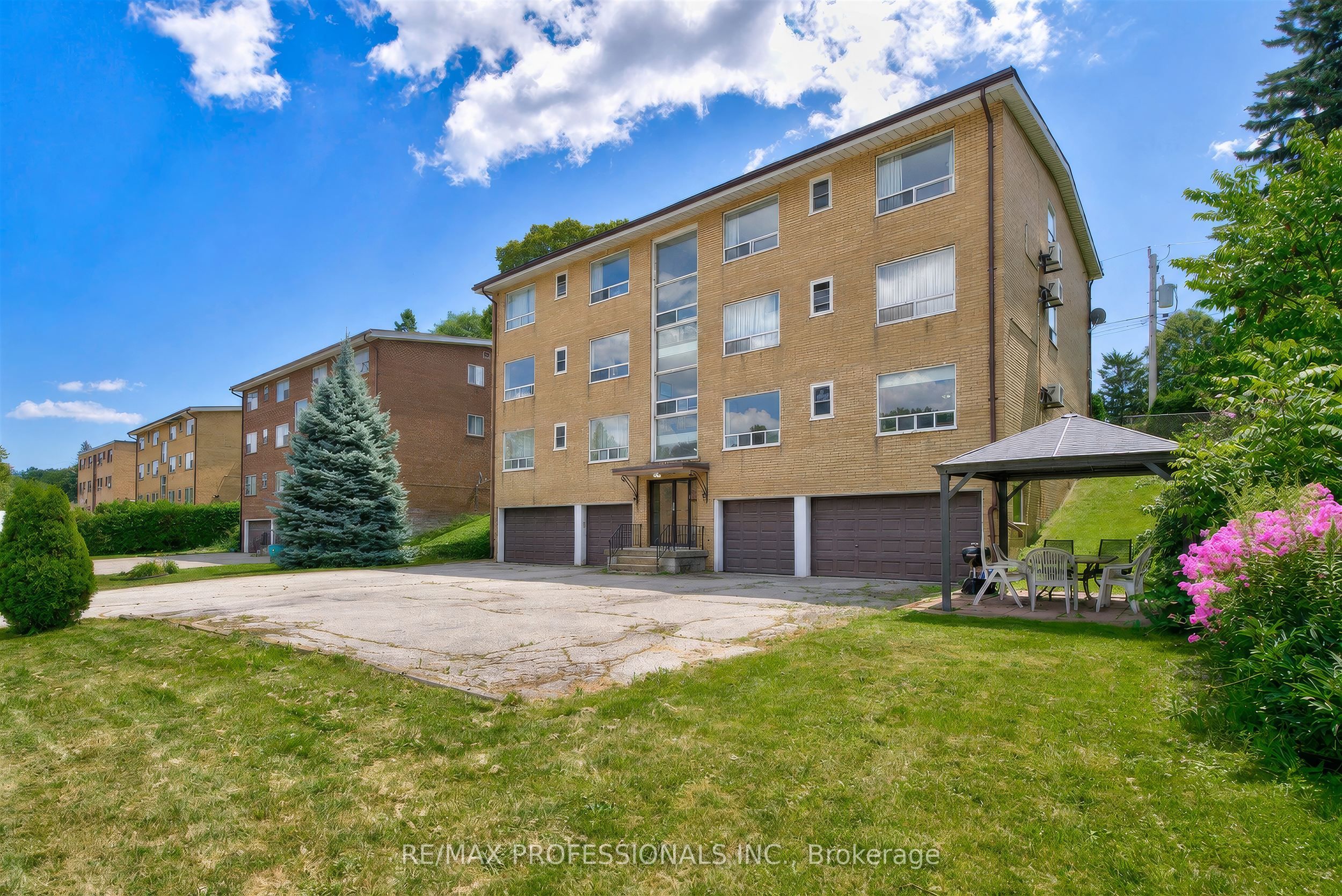 50 Waniska Avenue, Toronto, ON M8Y 1P9 photo 3