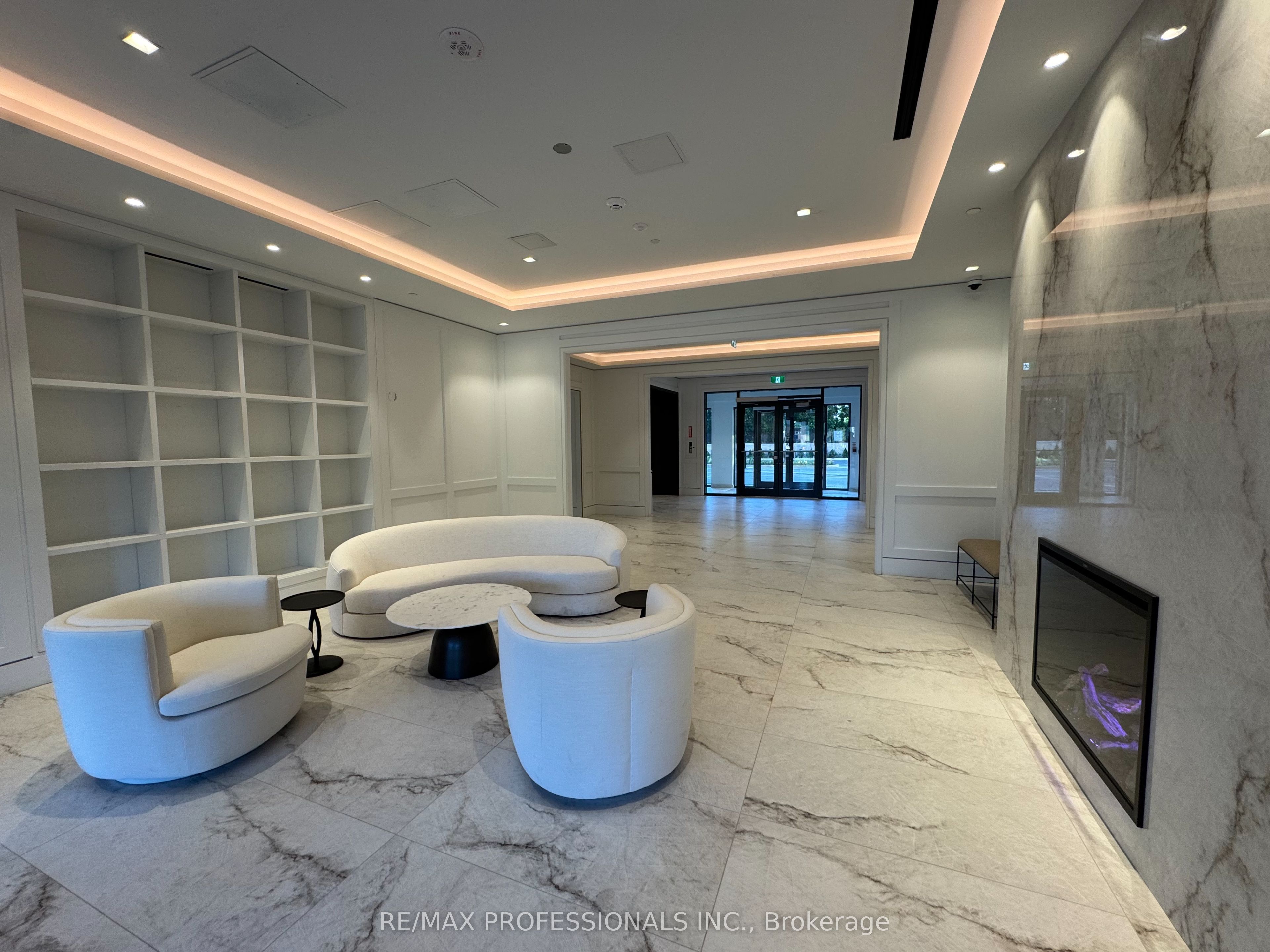 4010 Eglinton Avenue W 811, Toronto, ON M9A 0G5 photo 2