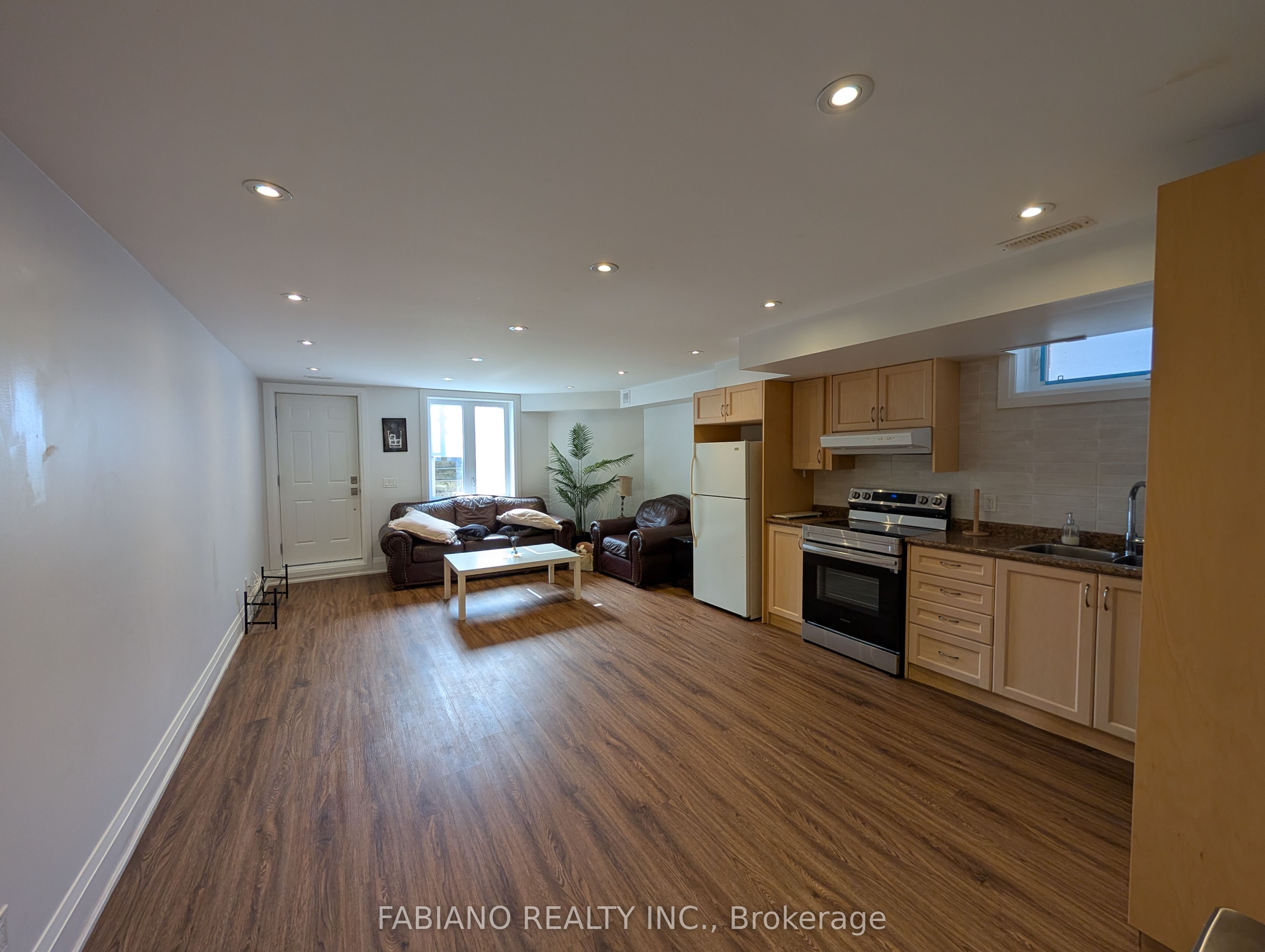 1036 Dovercourt Road Lower, Toronto, ON M6H 2X8 photo 2