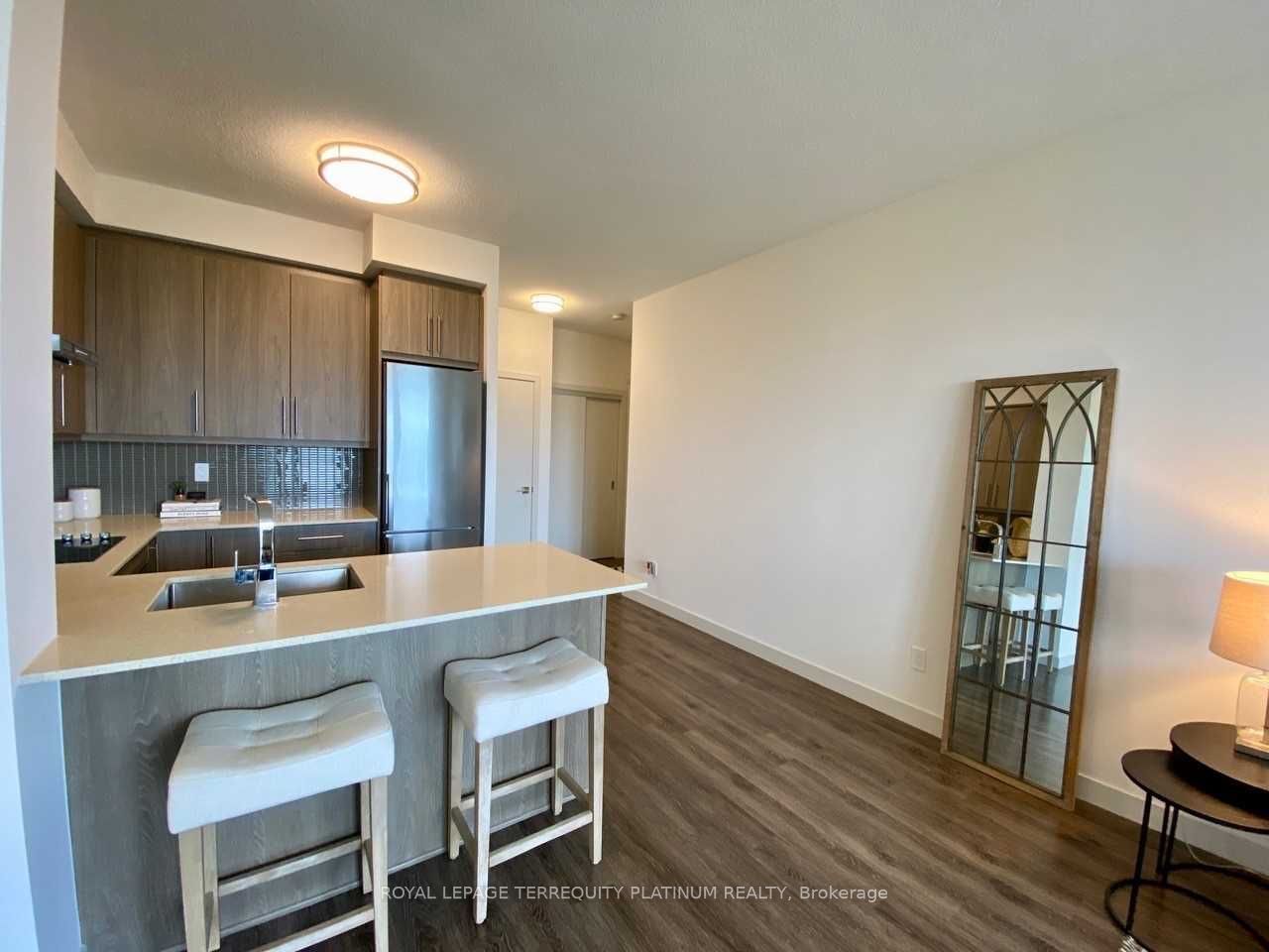 2081 Fairview Street 1706, Burlington, ON L7R 0E4 photo 3