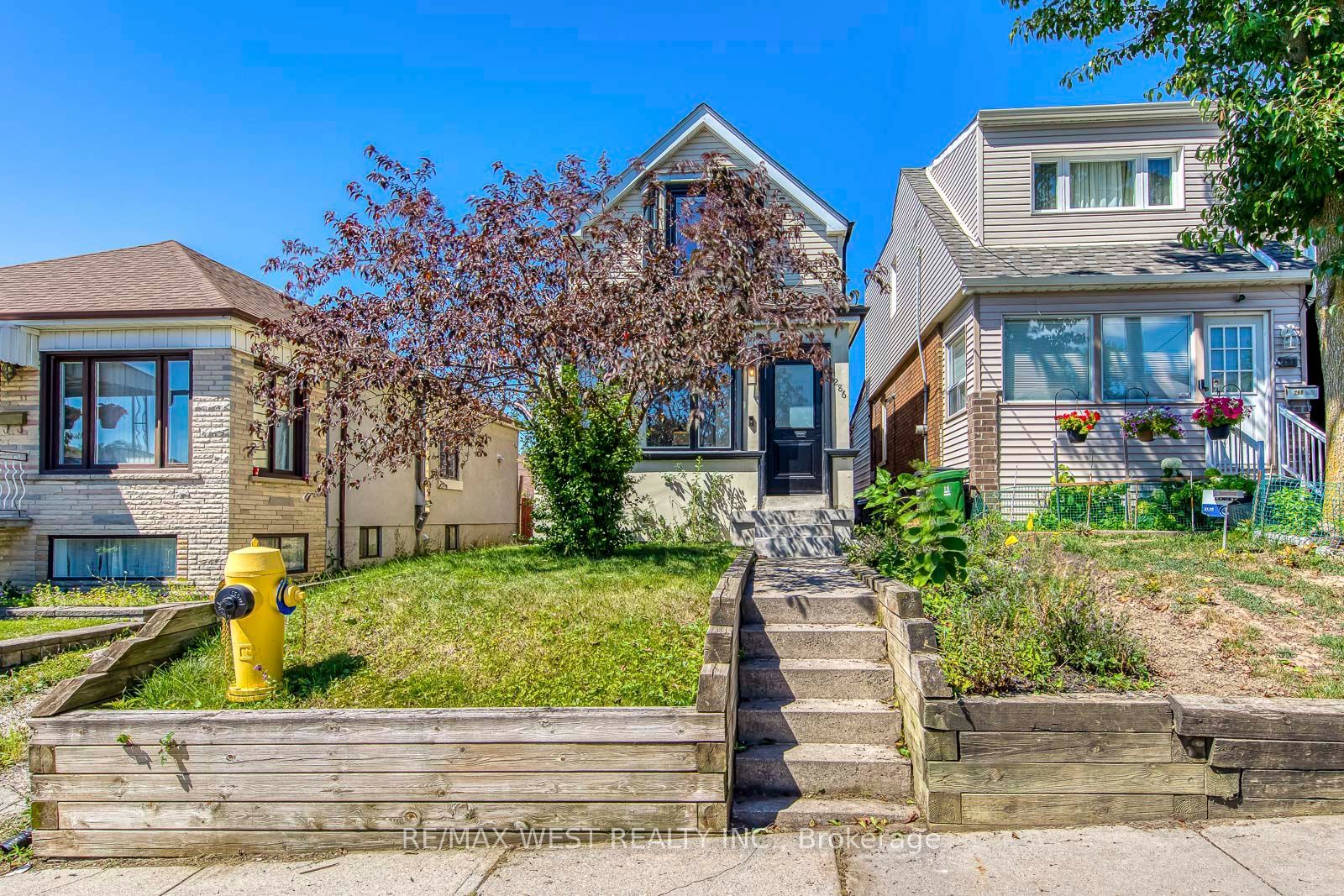 286 Gilbert Avenue, Toronto, ON M6E 4W7