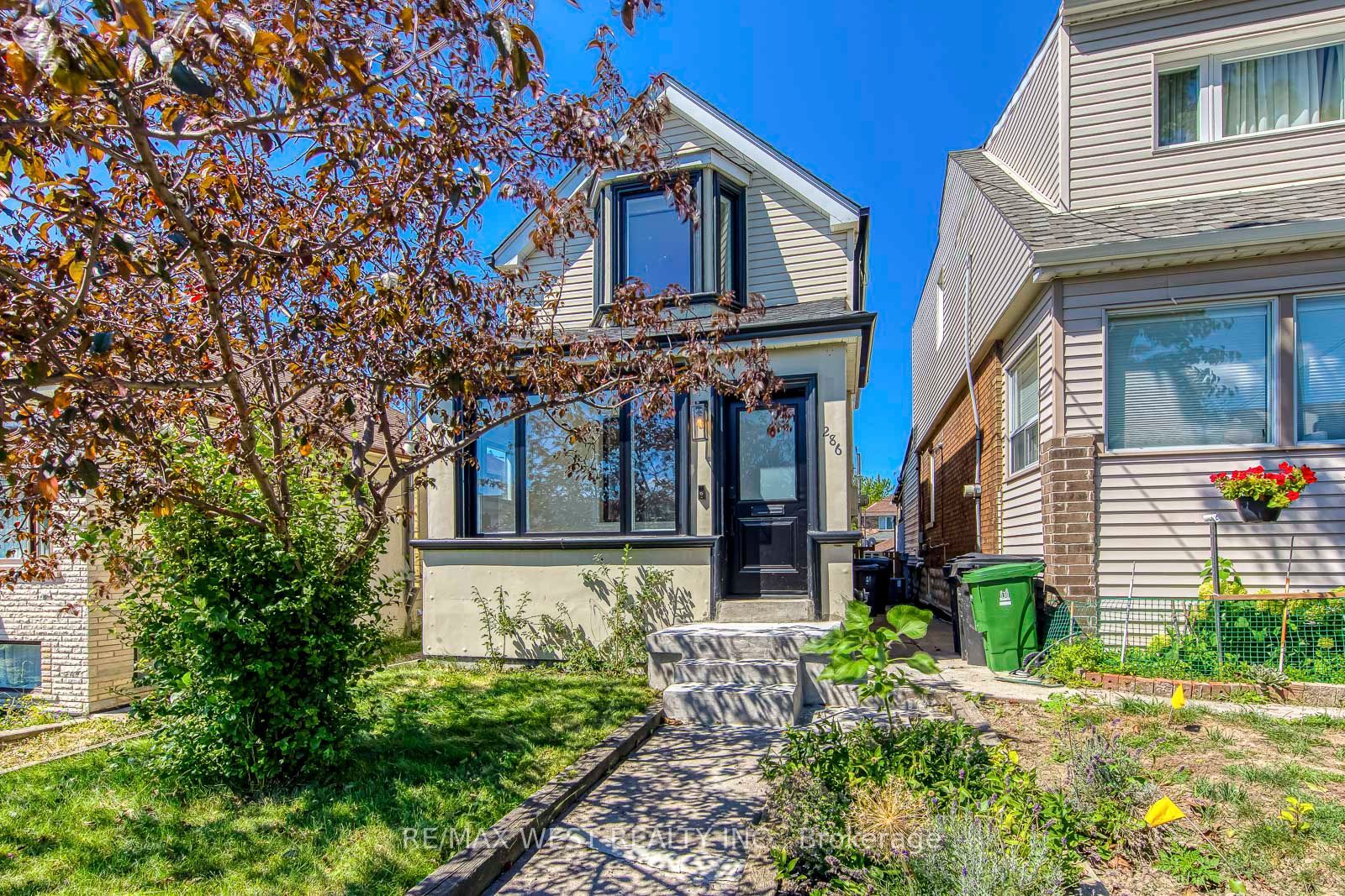 286 Gilbert Avenue, Toronto, ON M6E 4W7 photo 2