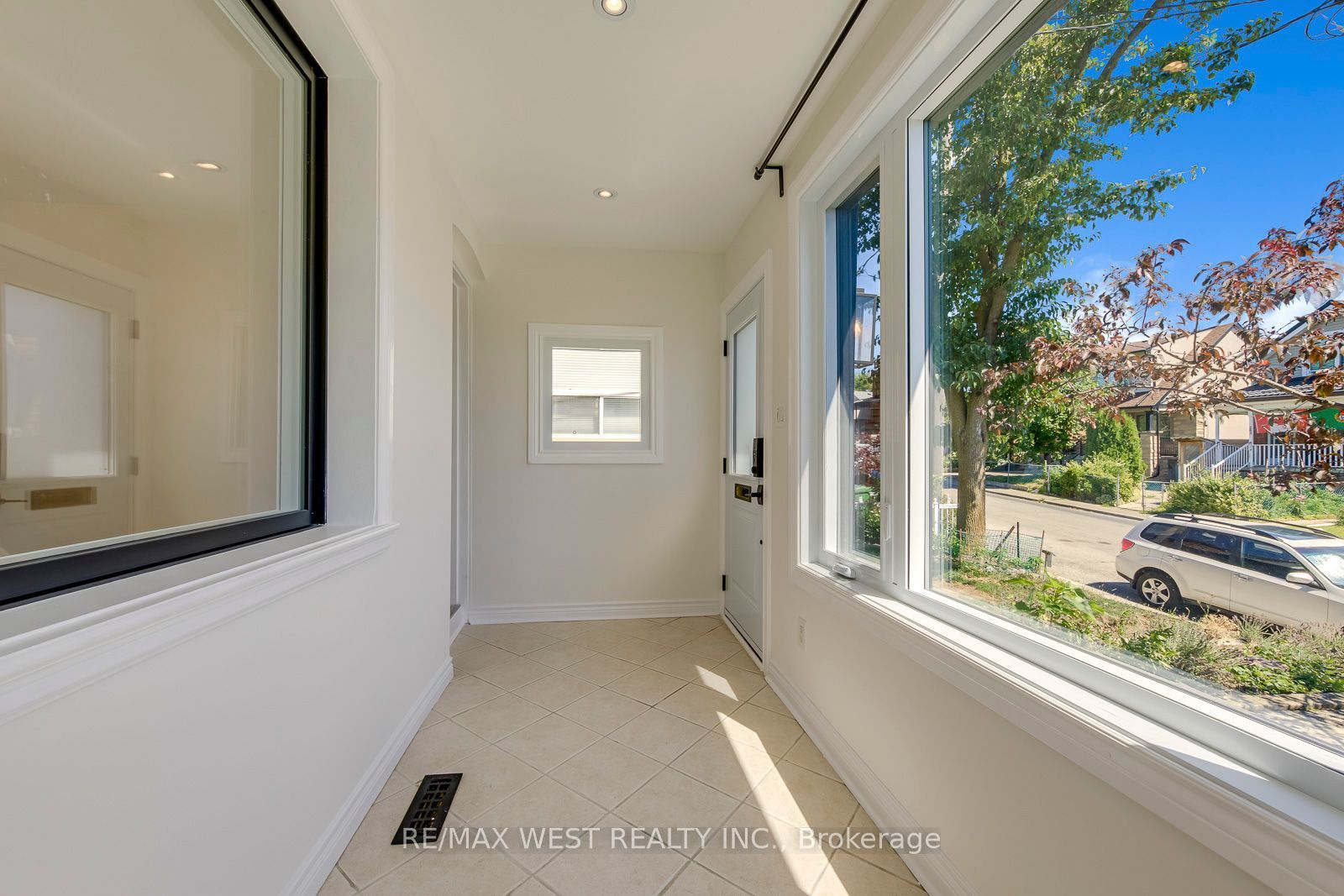 286 Gilbert Avenue, Toronto, ON M6E 4W7 photo 4