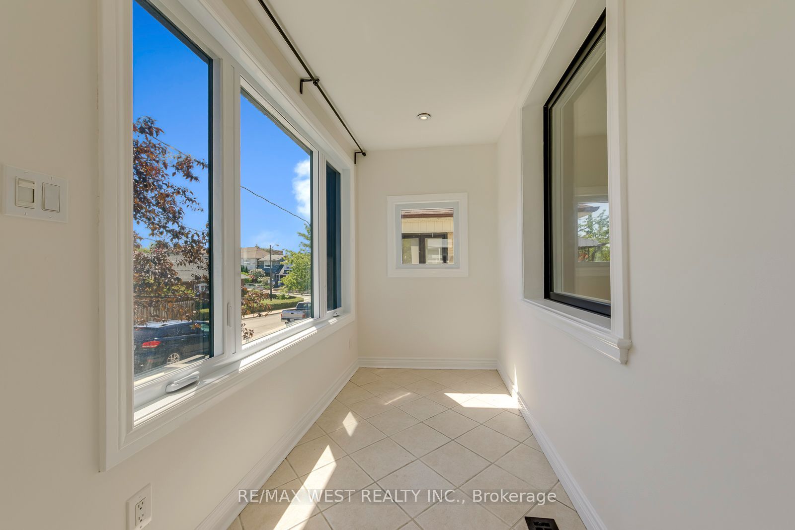 286 Gilbert Avenue, Toronto, ON M6E 4W7 photo 5