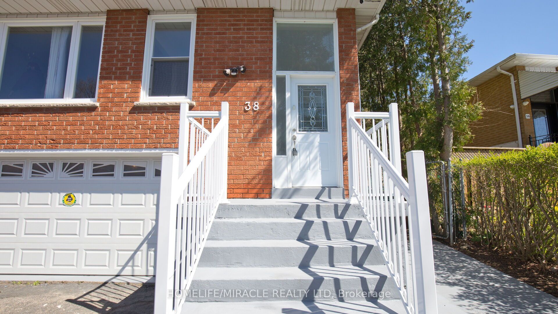 38 Medici Place, Brampton, ON L6S 3C6 photo 2