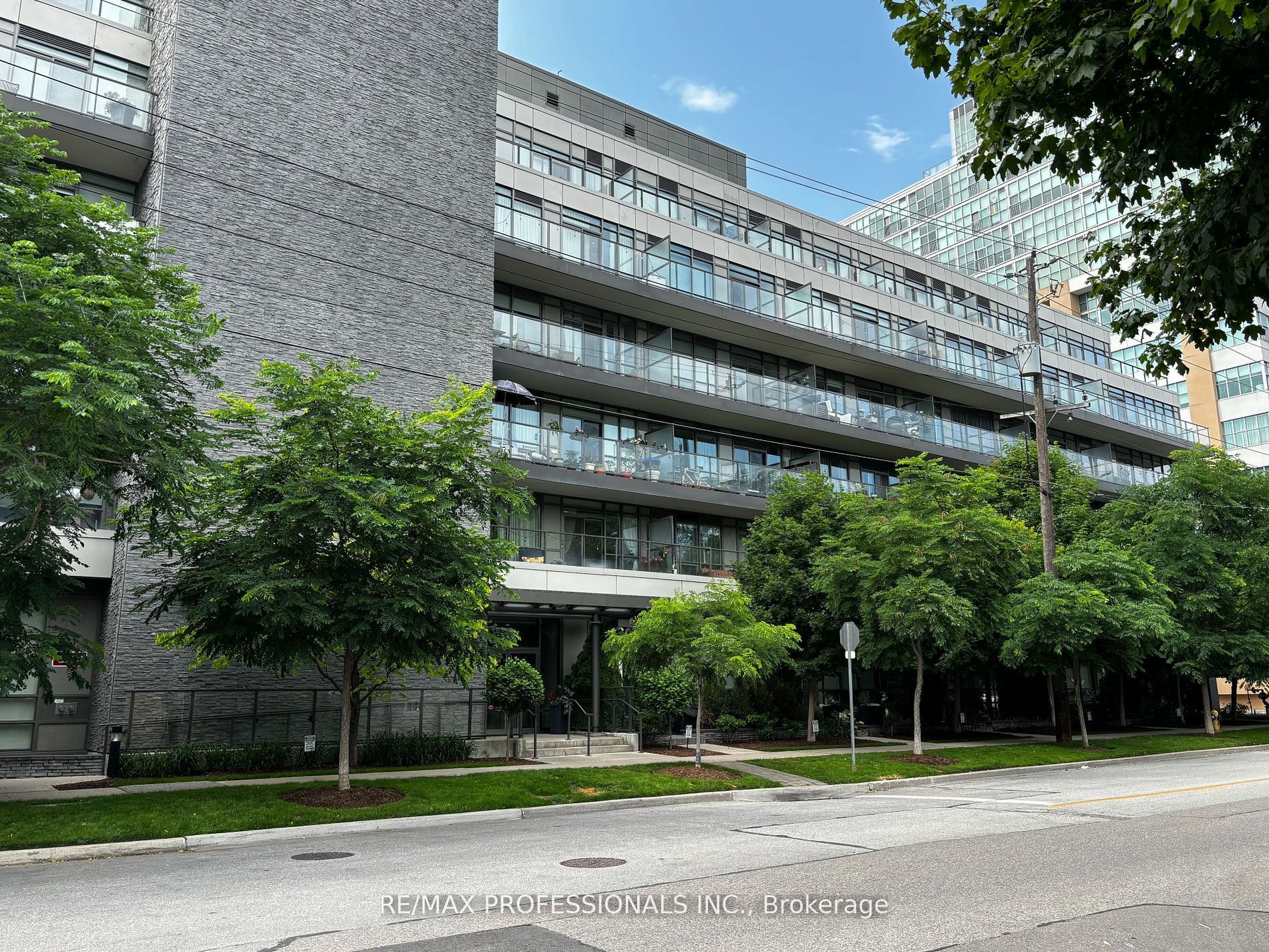 8 Fieldway Road 616, Toronto, ON M8Z 0C3