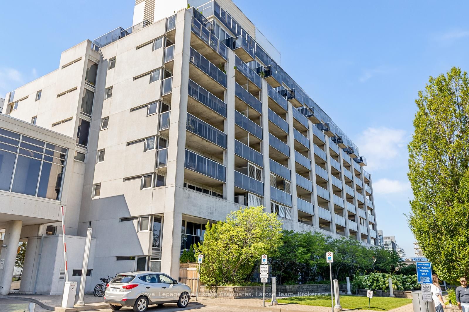 1050 The Queensway 611, Toronto, ON M8Z 0A8