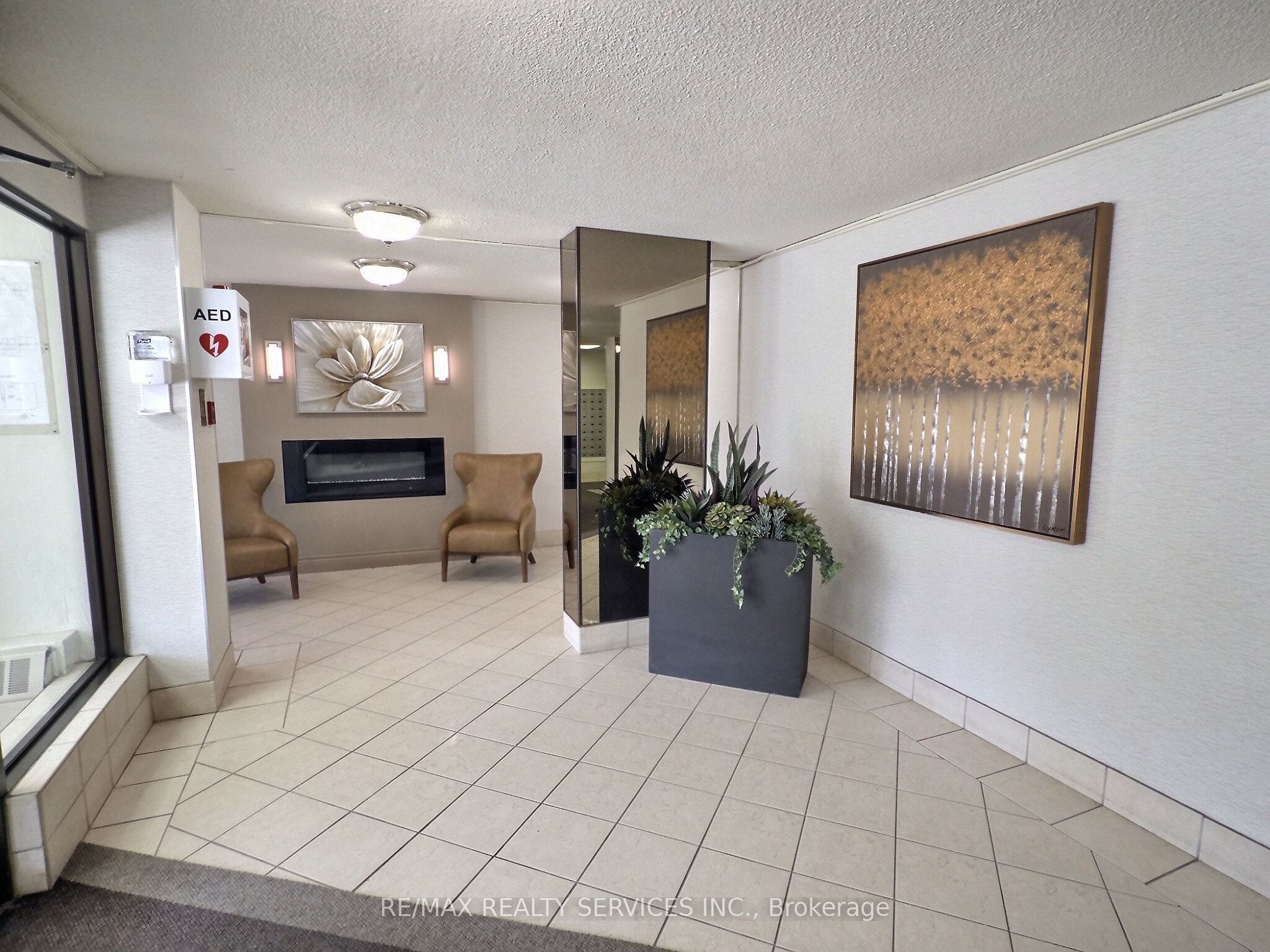 18 Knightsbridge Road 1812, Brampton, ON L6T 3X5 photo 3