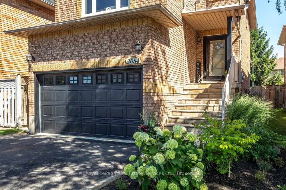 2054 Westmount Drive, Oakville, ON L6M 3P2 photo 2