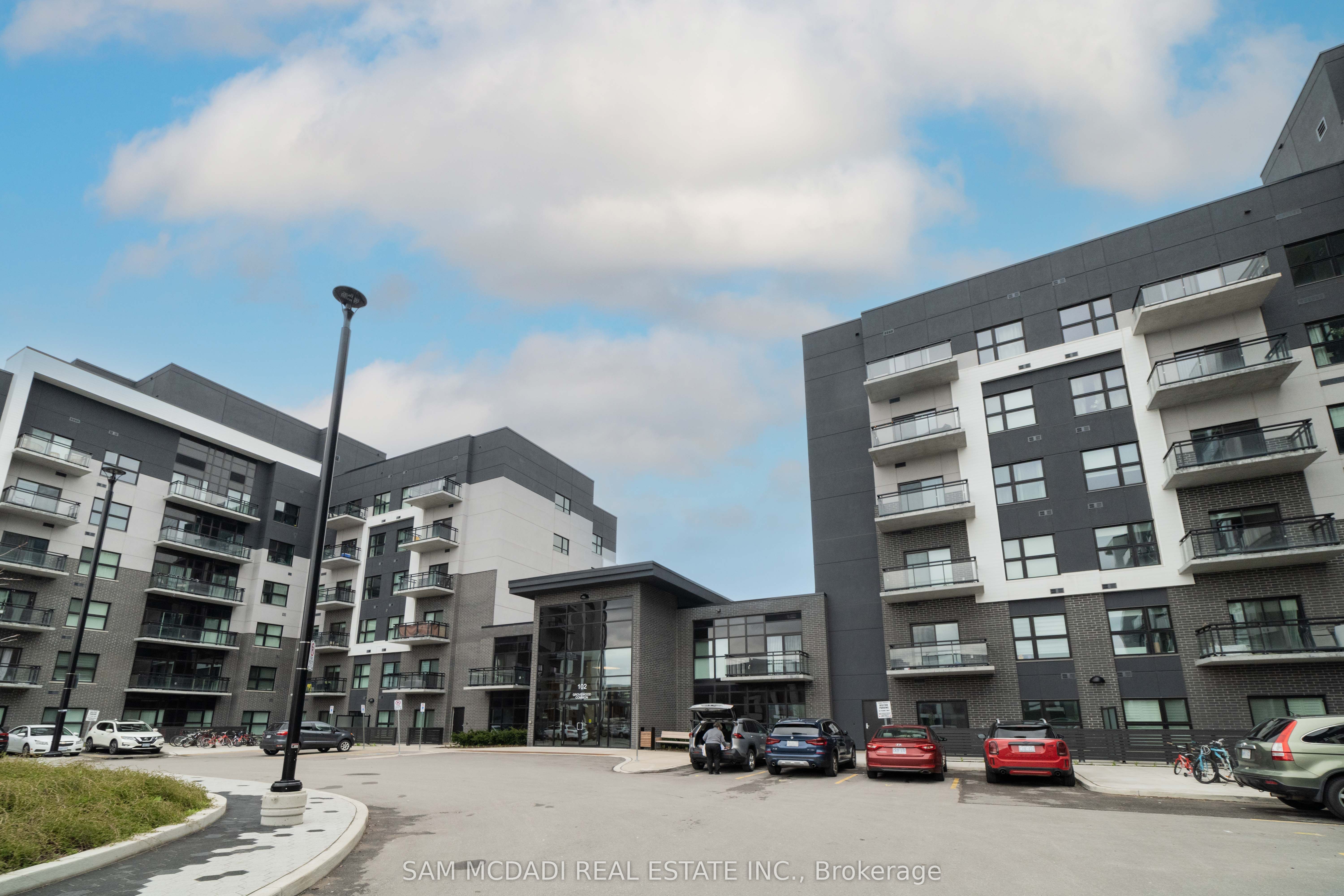 102 Grovewood Common 216, Oakville, ON L6H 0X2