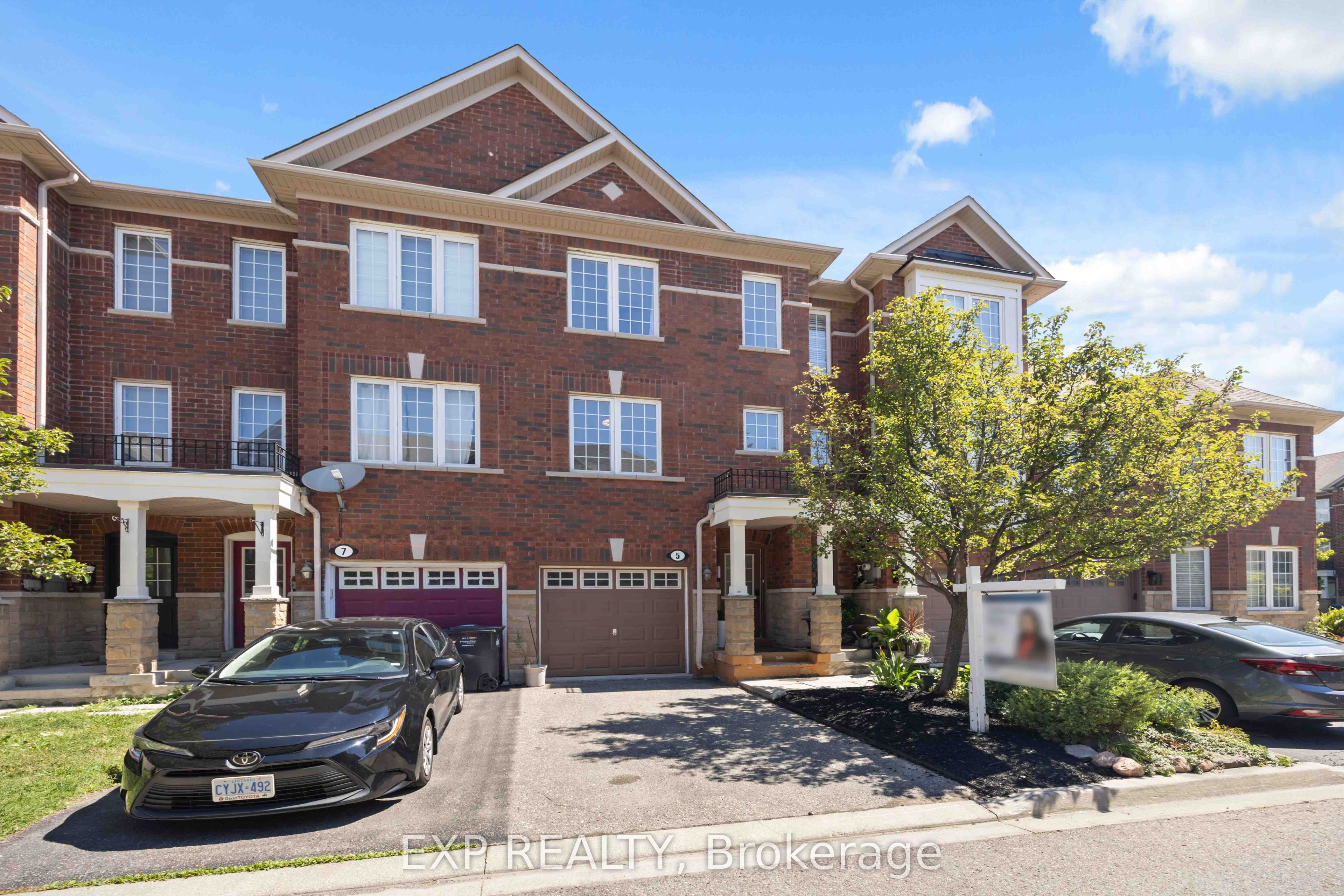 5 Garden Park Lane, Brampton, ON L6X 0H1 photo 2