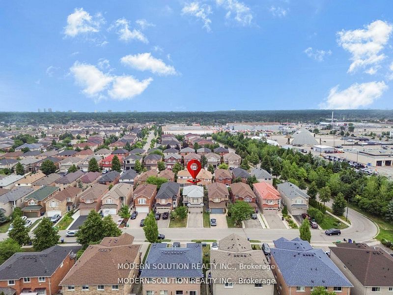 552 Wildgrass Road, Mississauga, ON L5B 4H7 photo 2