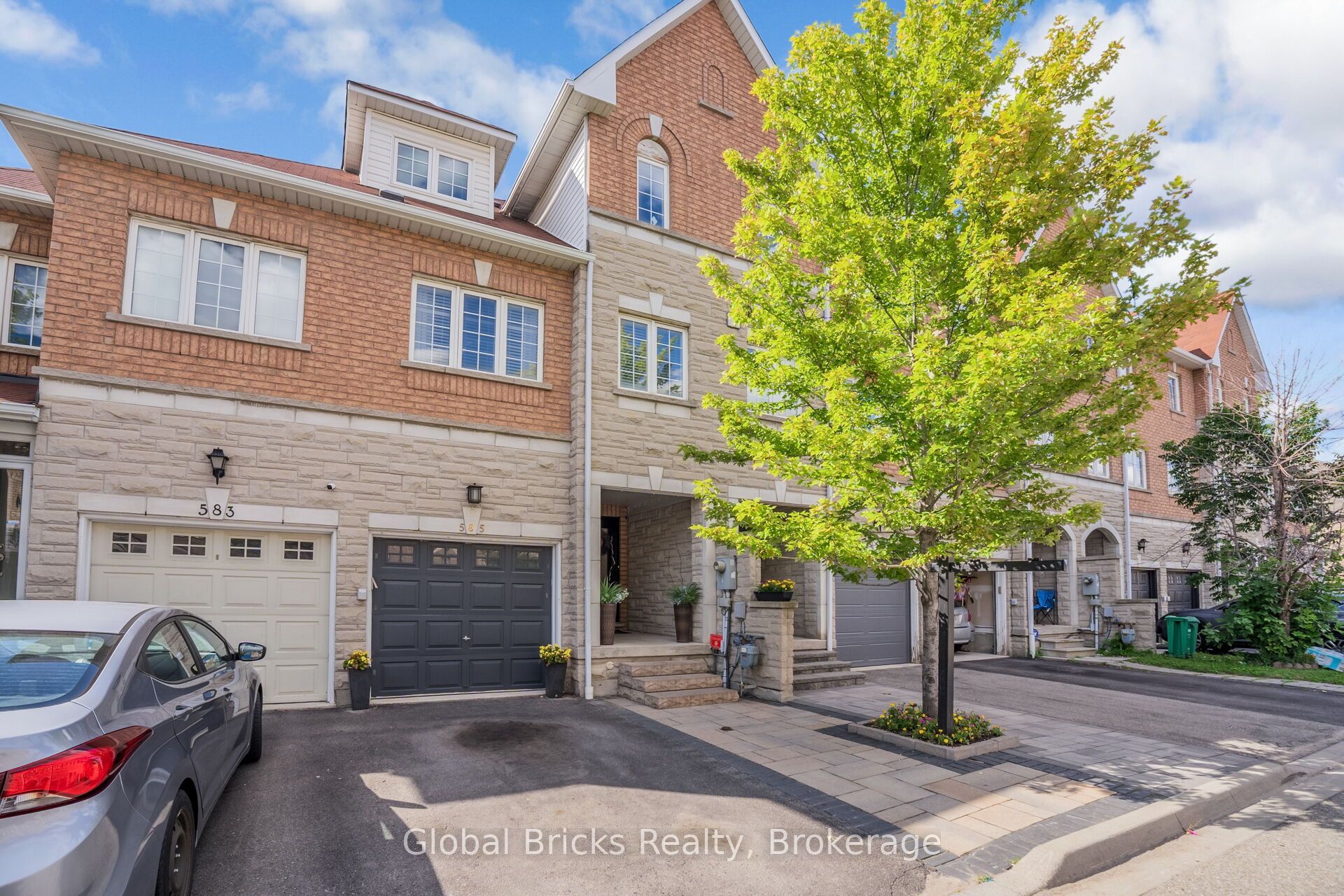 585 Candlestick Circle, Mississauga, ON L4Z 0B3 photo 2