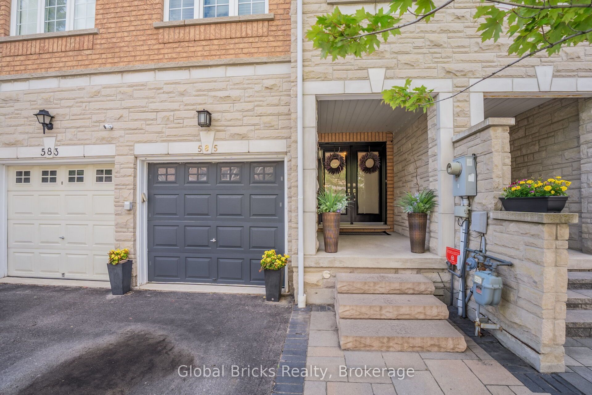 585 Candlestick Circle, Mississauga, ON L4Z 0B3 photo 3