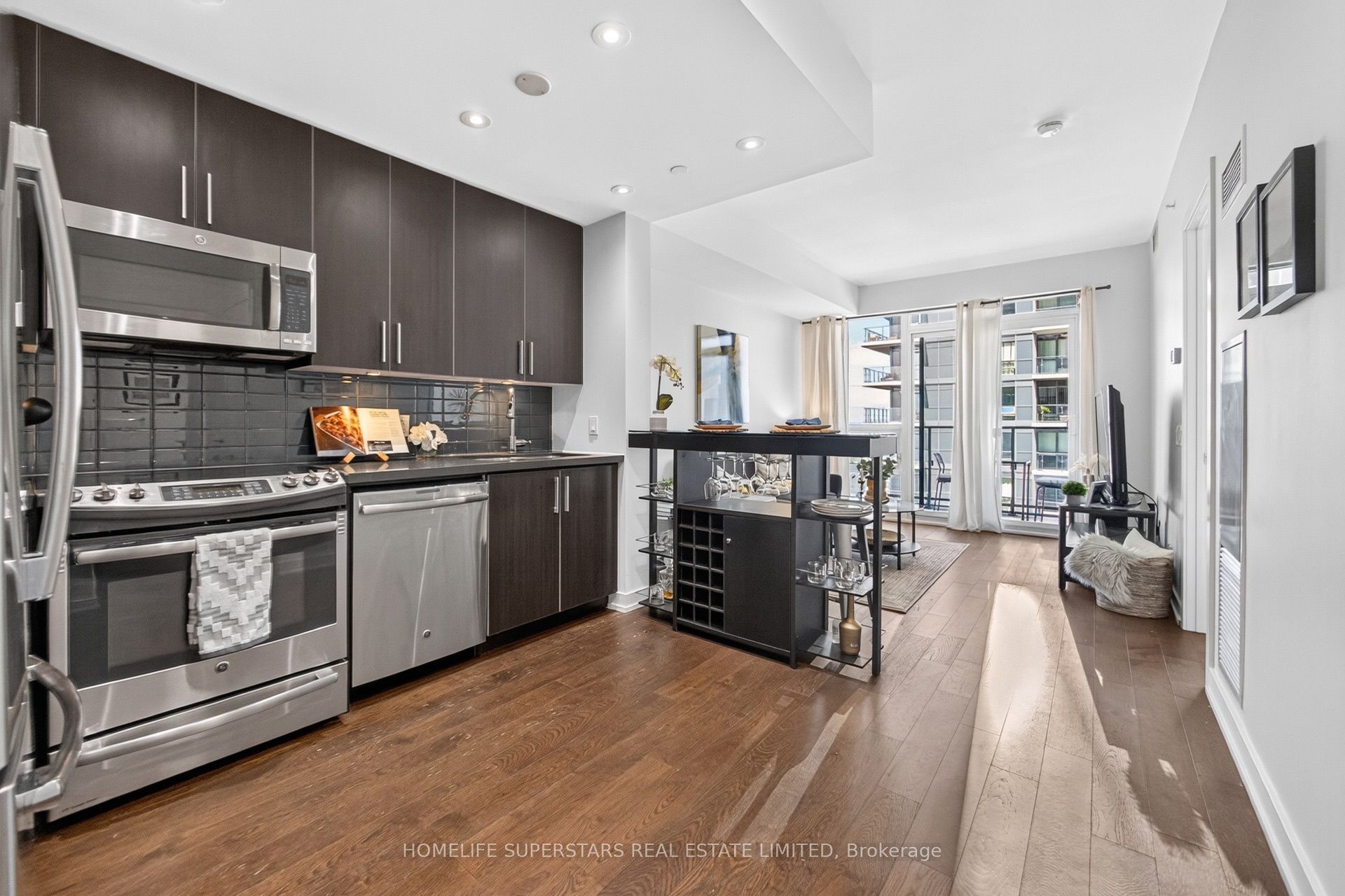 2212 Lake Shore Boulevard W 4107, Toronto, ON M8V 0C2