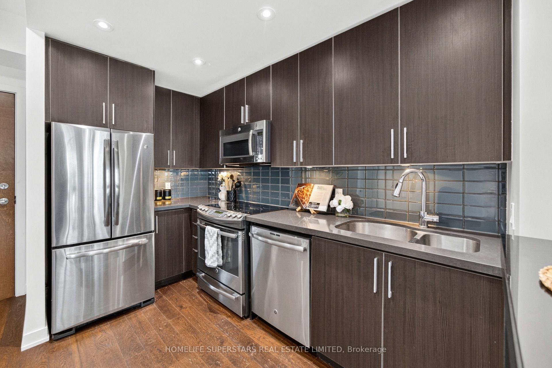 2212 Lake Shore Boulevard W 4107, Toronto, ON M8V 0C2 photo 5