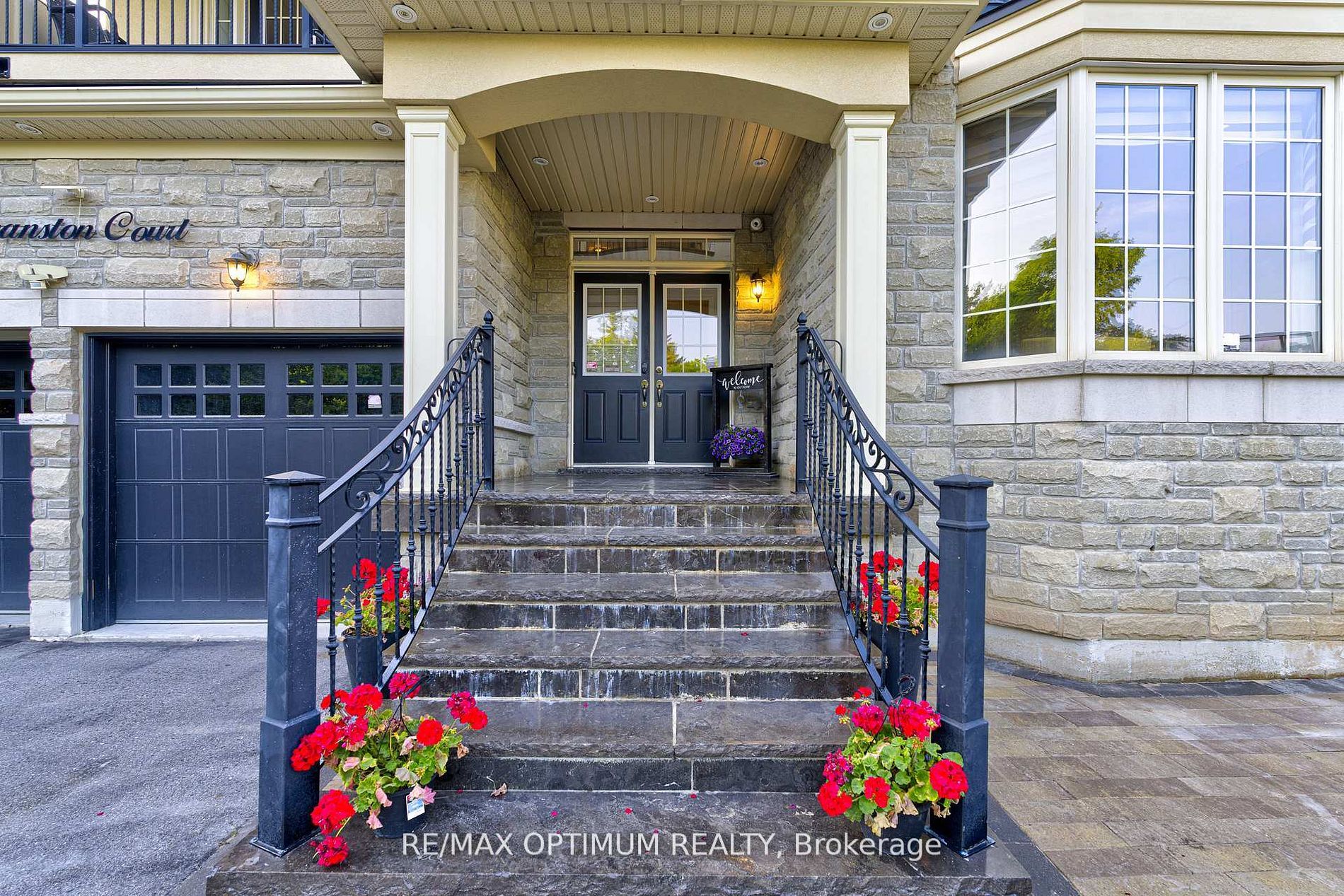 18 Deanston Court, Brampton, ON L6X 2Z7 photo 4