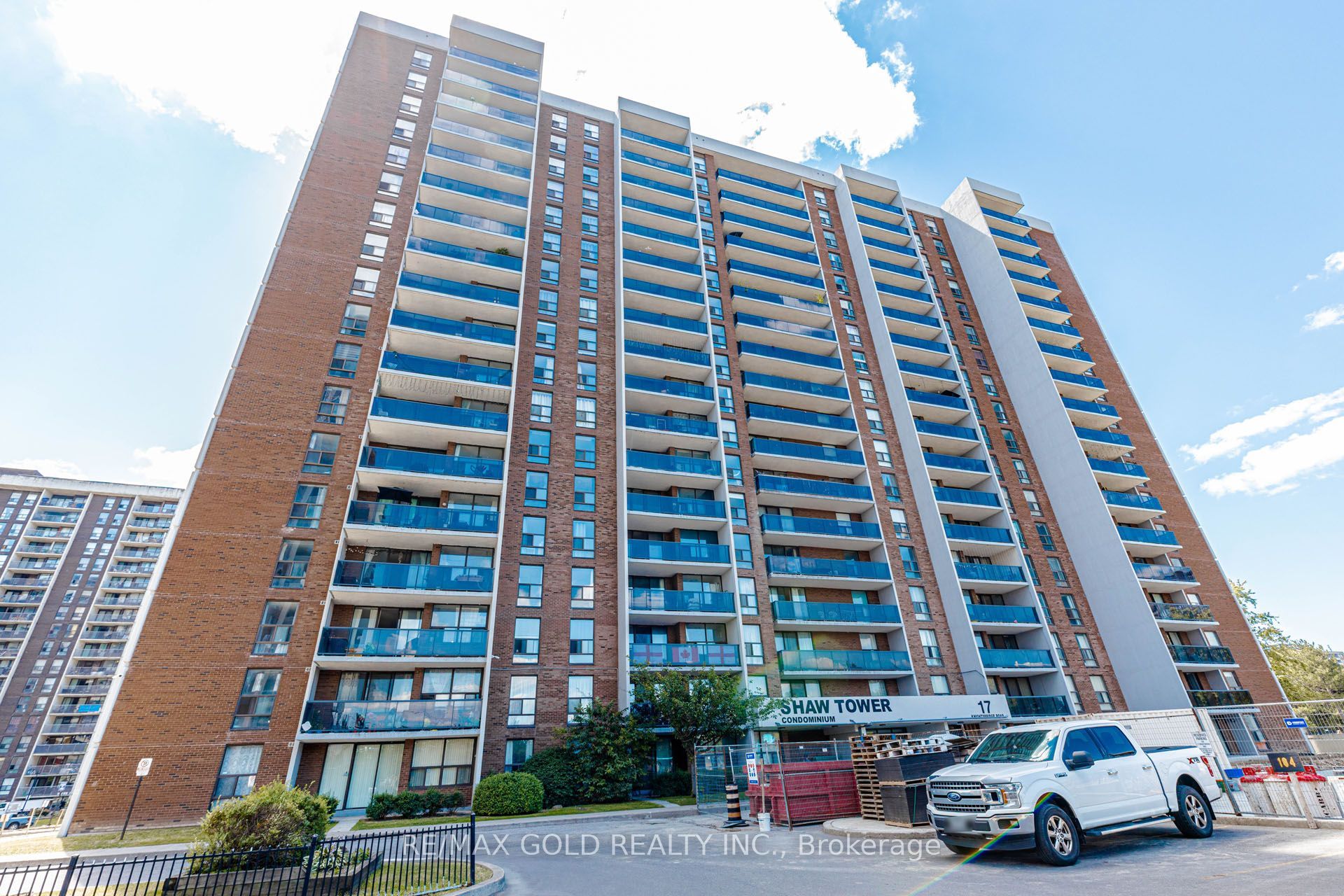 17 Knightsbridge Road 905, Brampton, ON L6T 3X9 photo 3